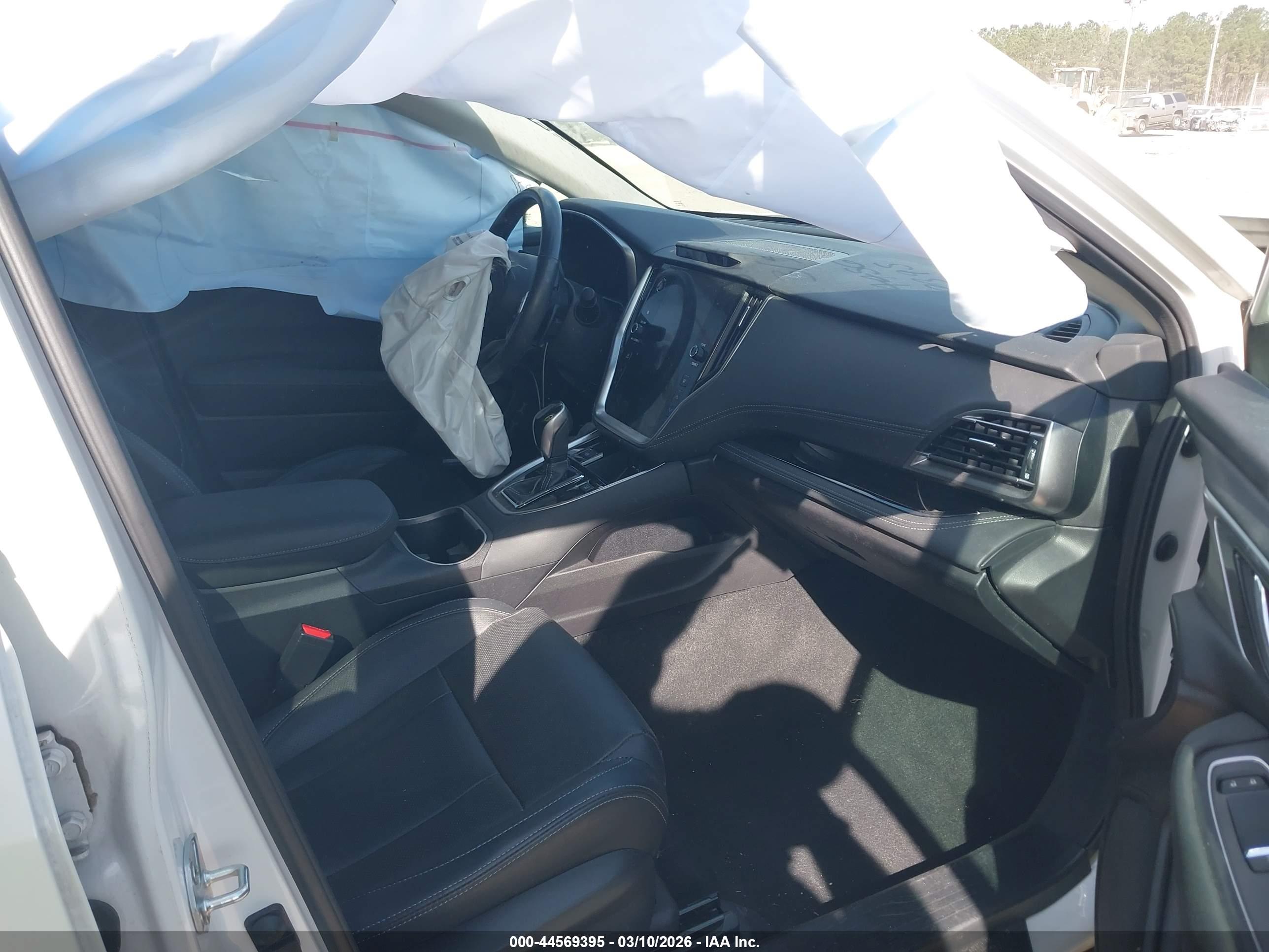 SUBARU OUTBACK image 5
