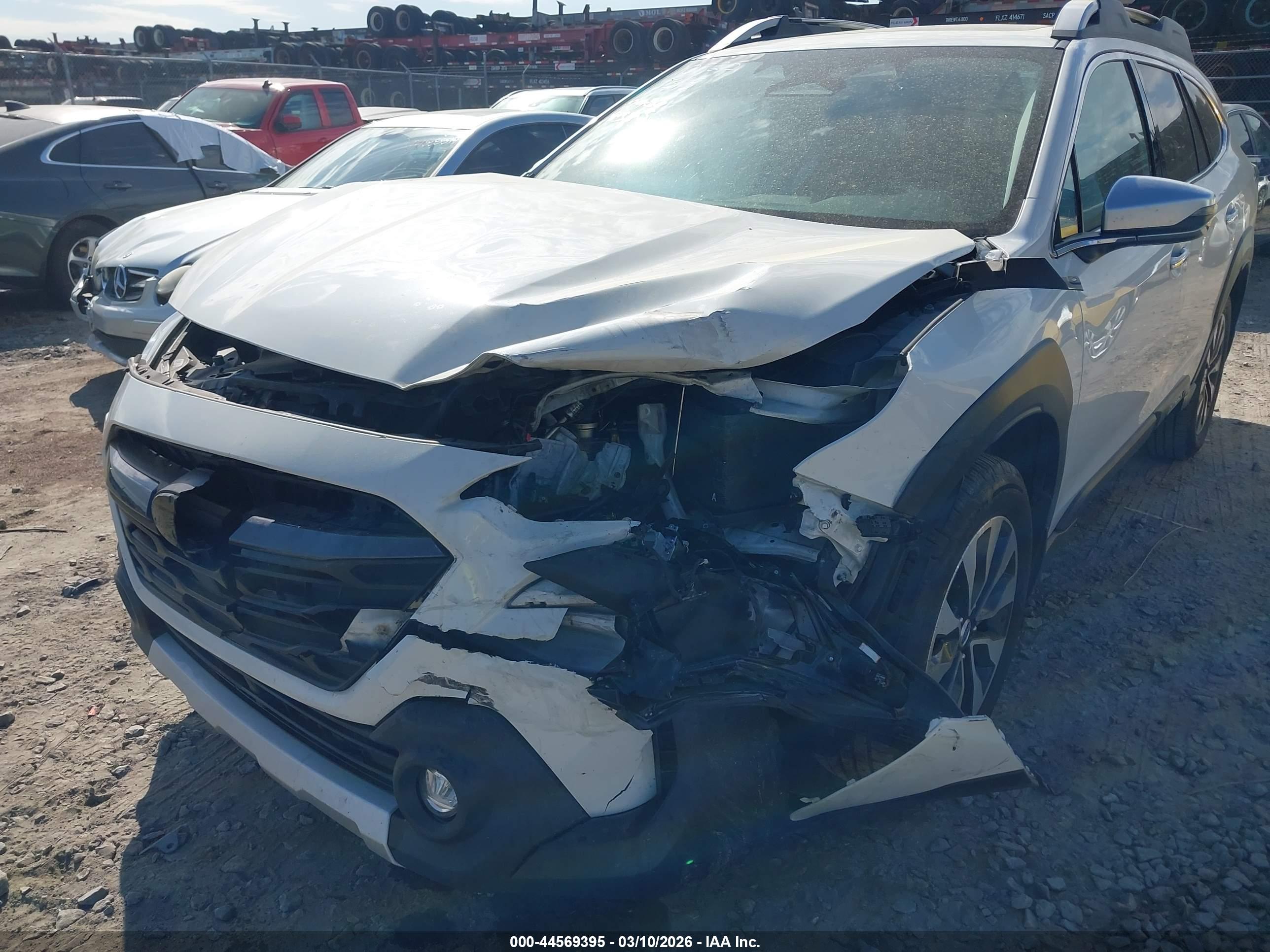 SUBARU OUTBACK image 6