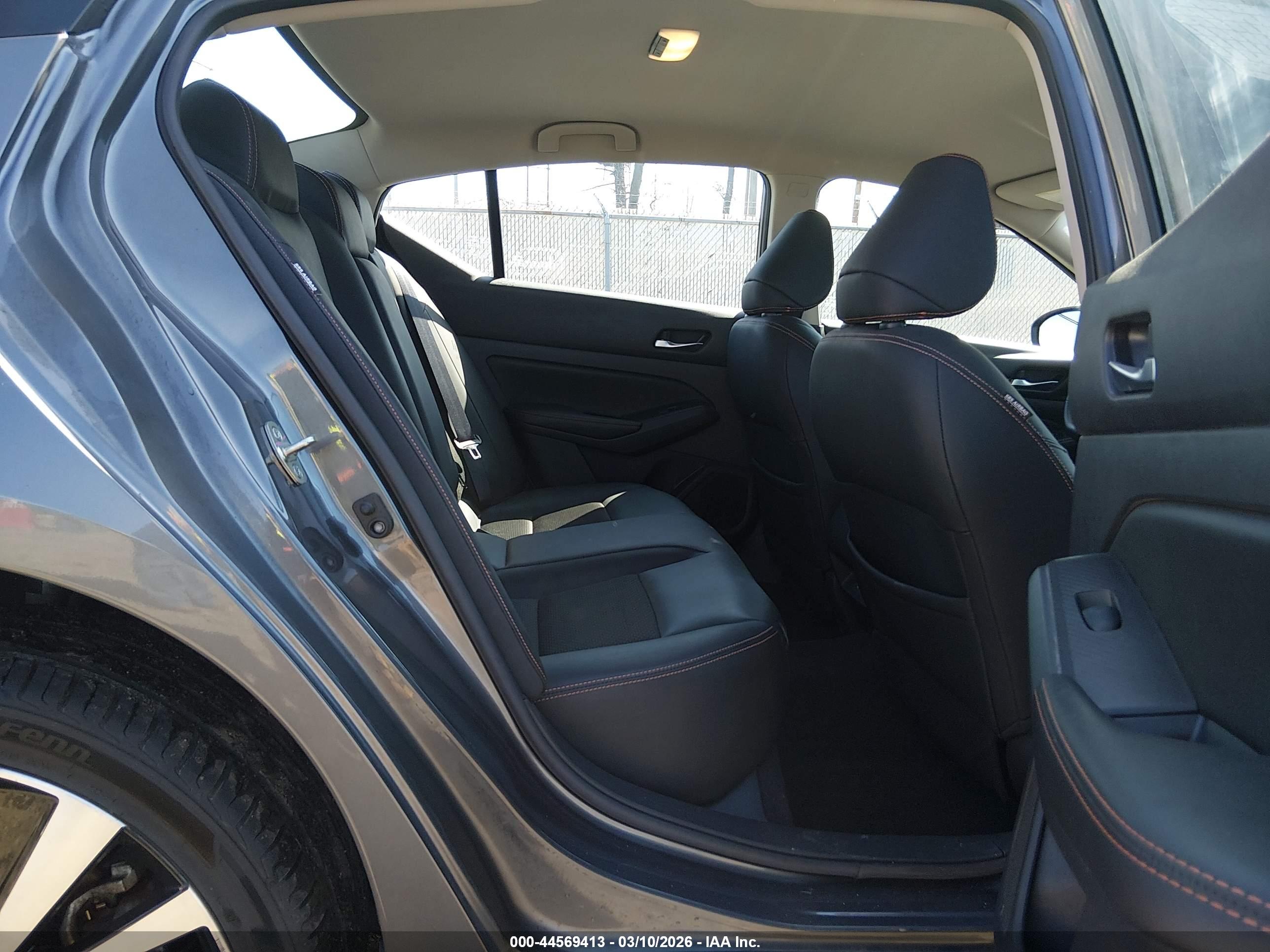 NISSAN ALTIMA image 8