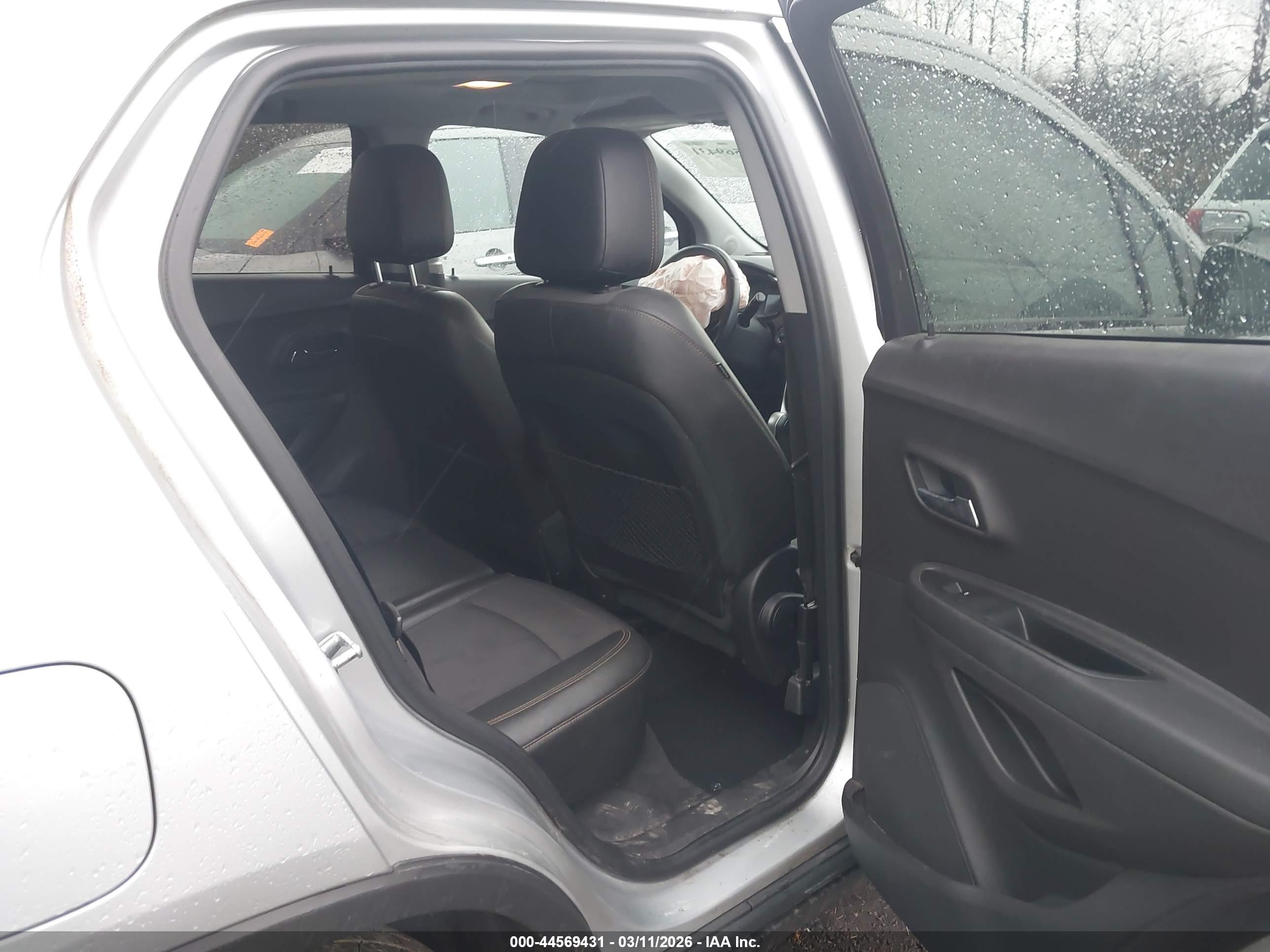 CHEVROLET TRAX image 8