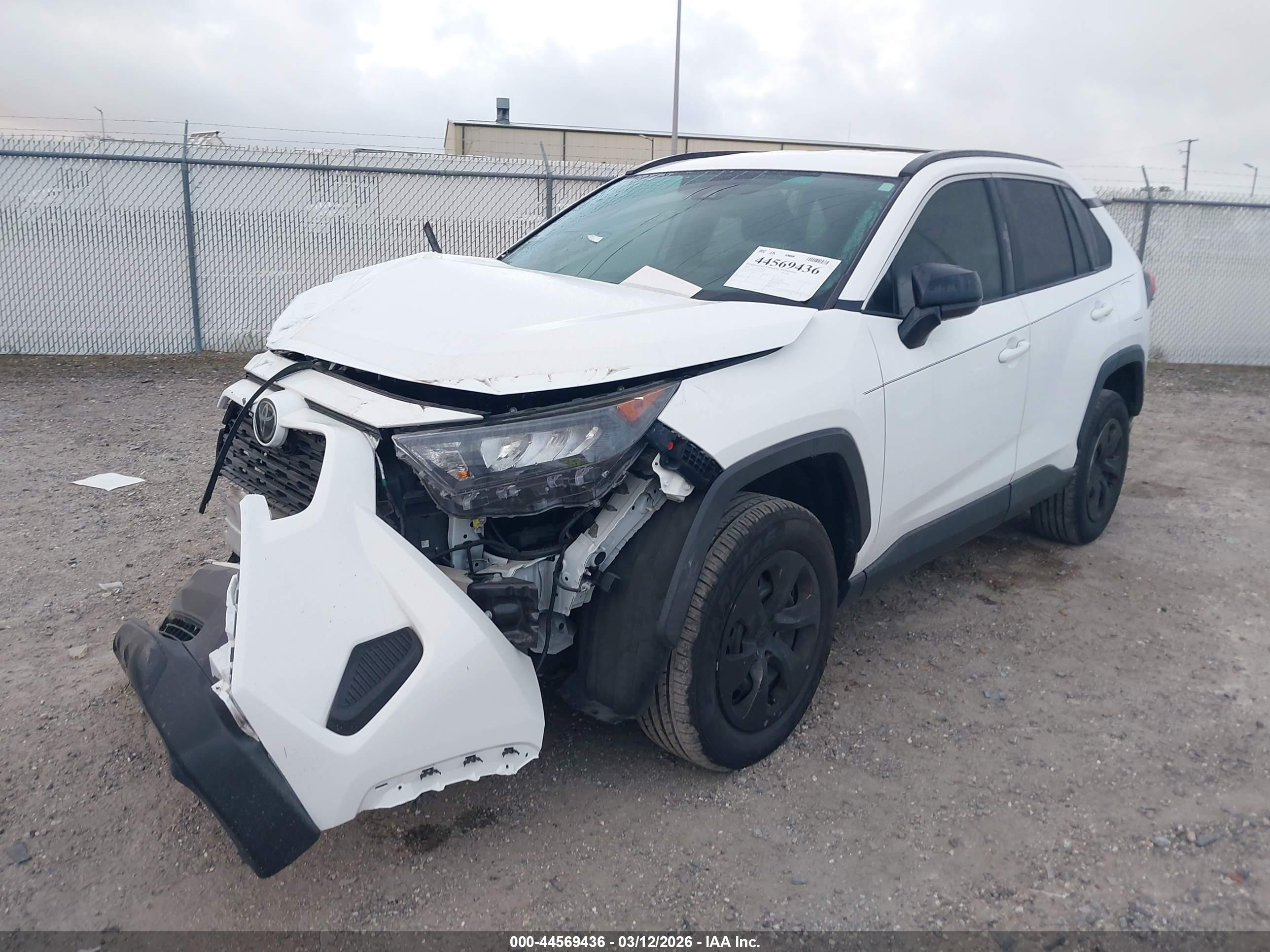 TOYOTA RAV4 image 2