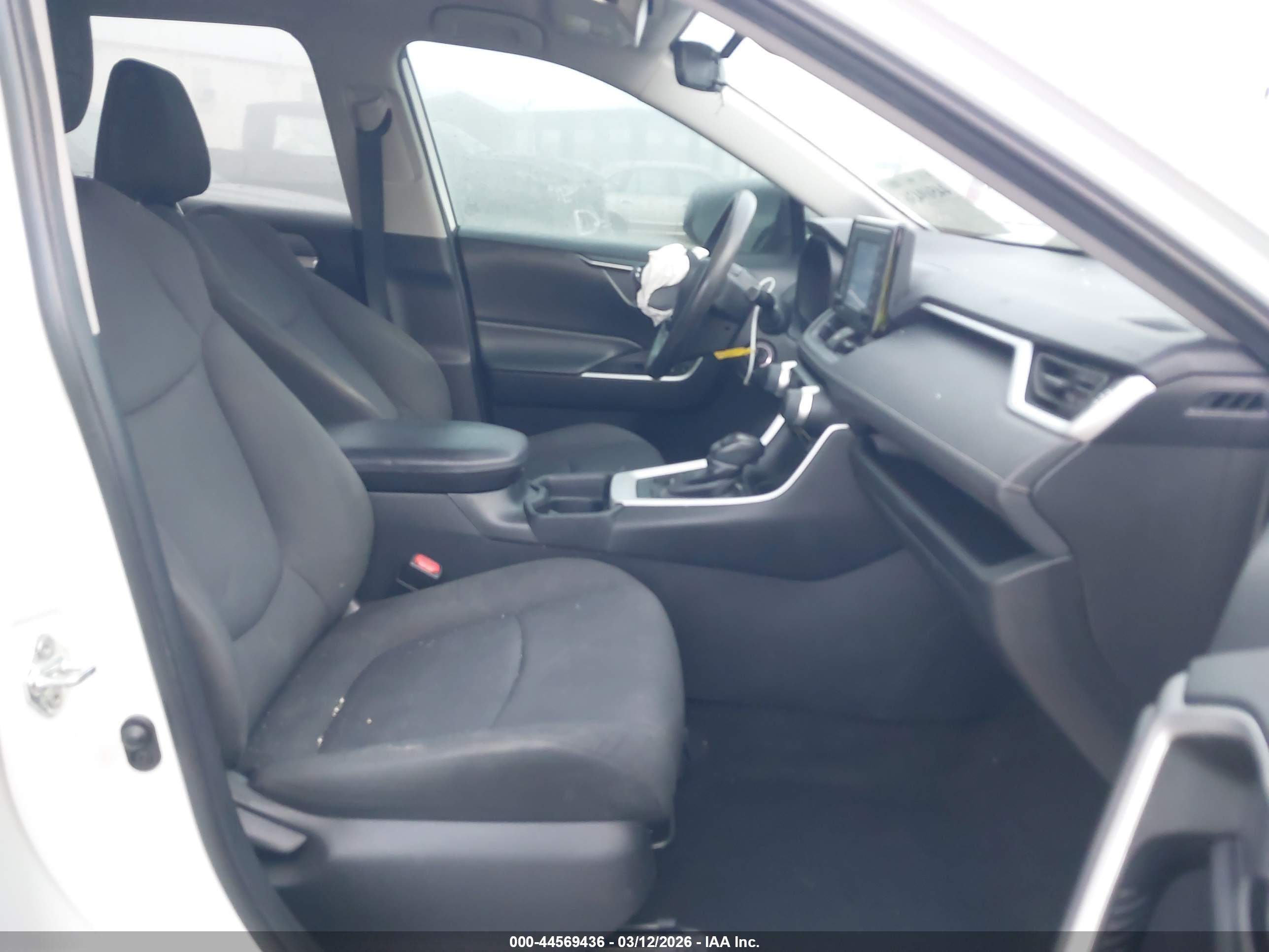 TOYOTA RAV4 image 5