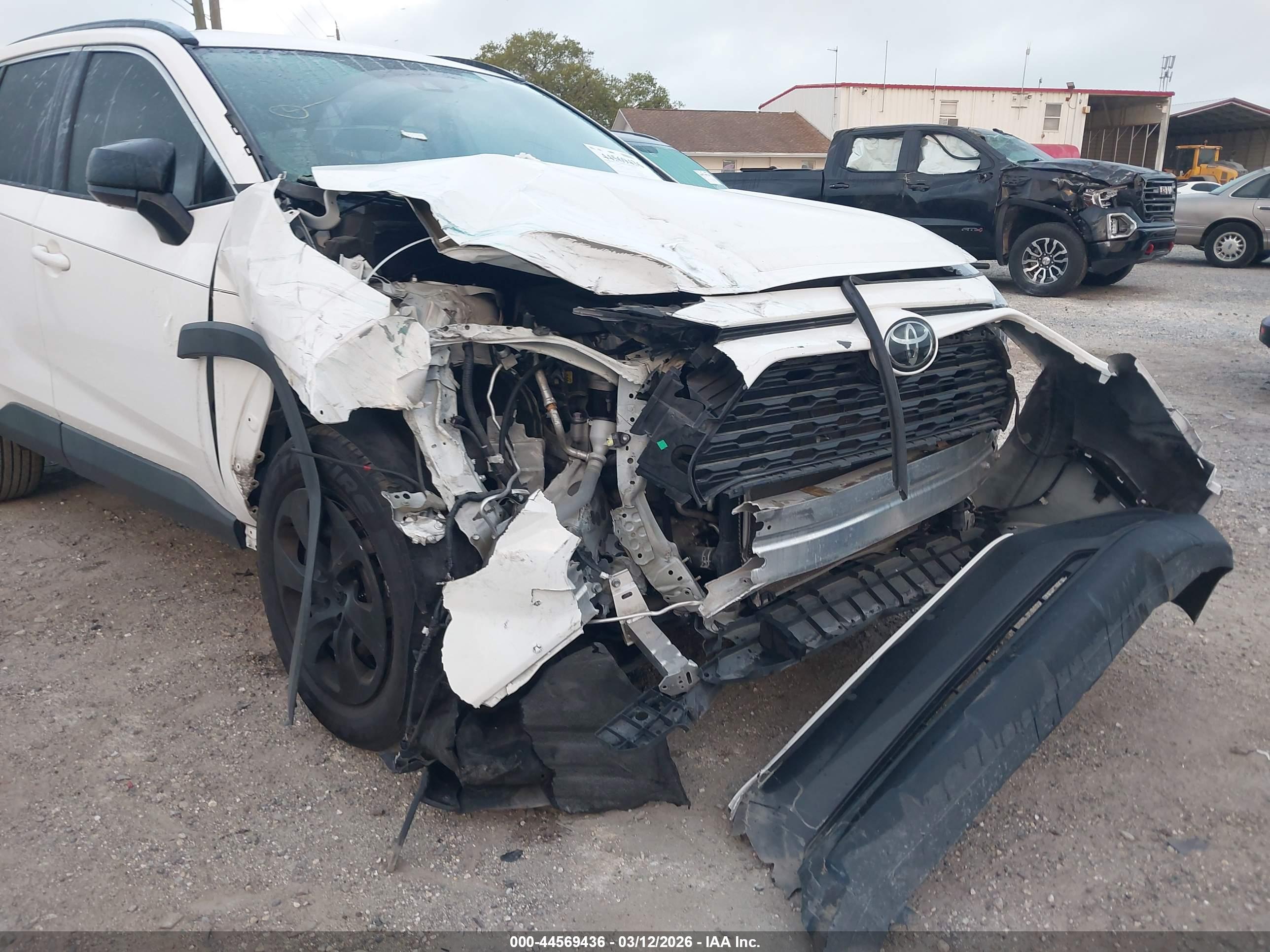 TOYOTA RAV4 image 6