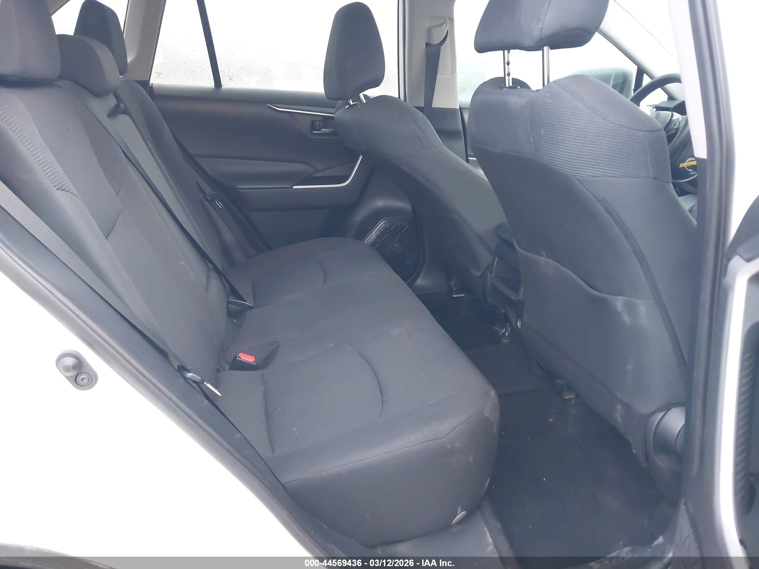 TOYOTA RAV4 image 8