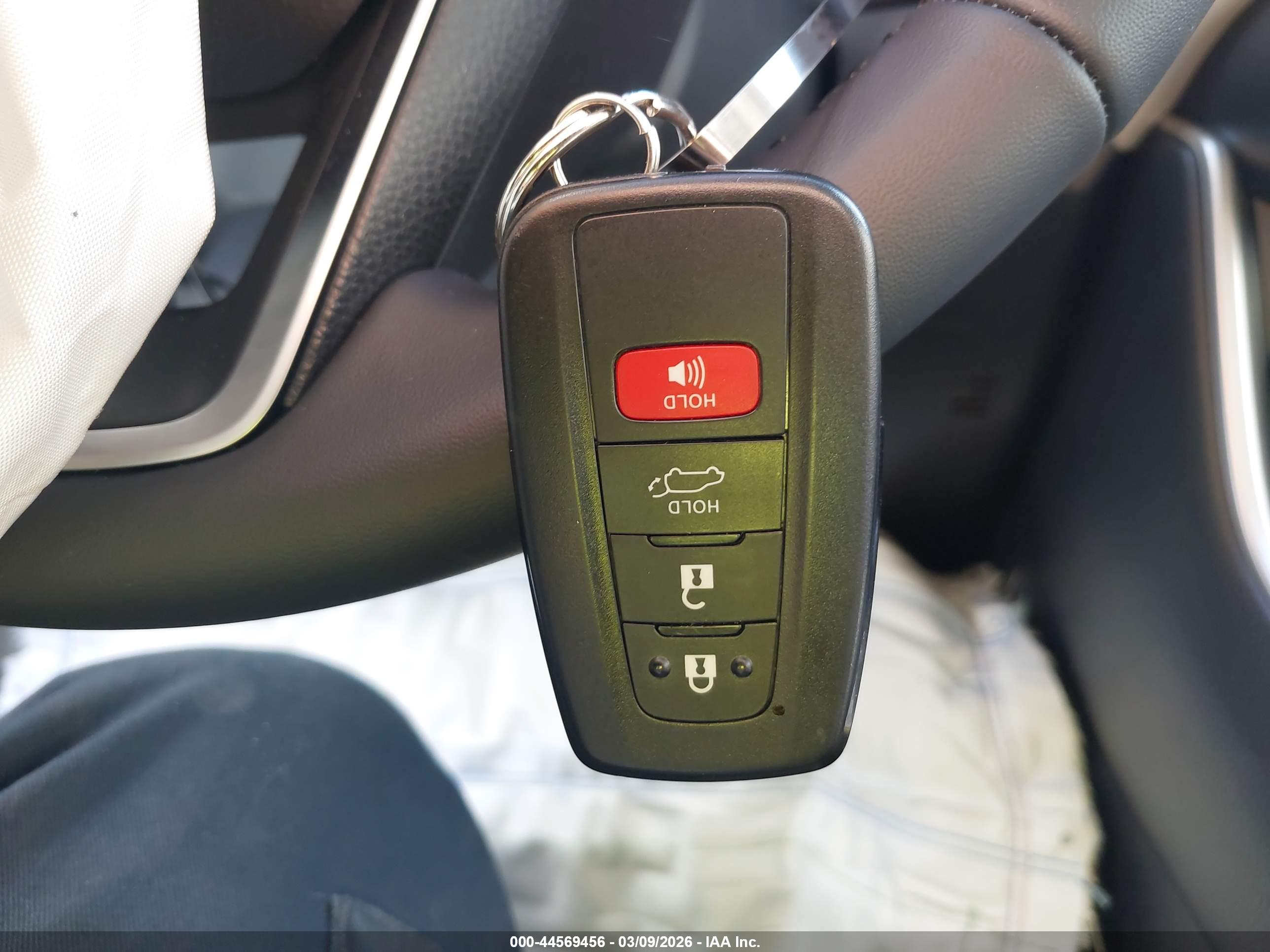 TOYOTA RAV4 image 11