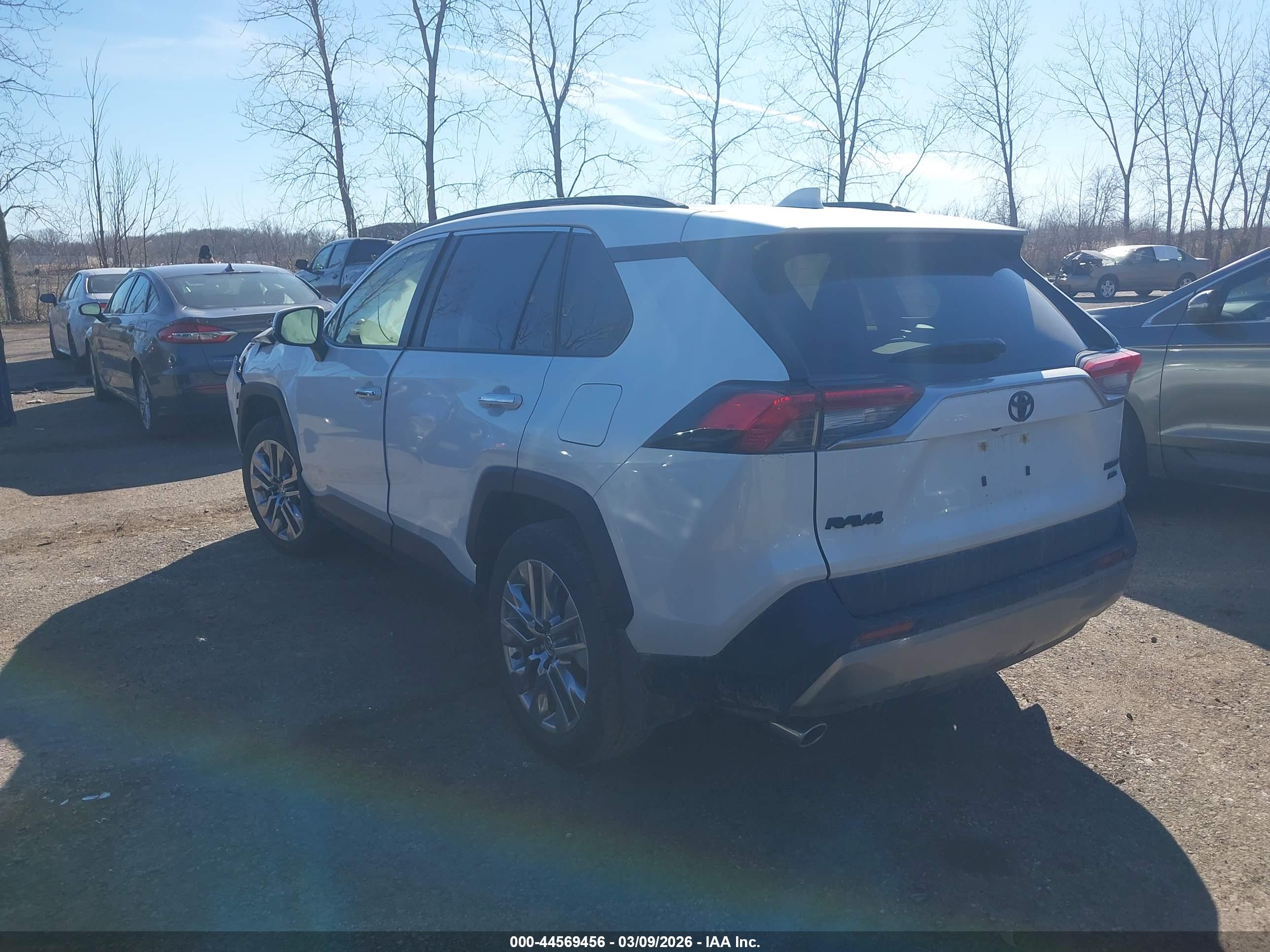 TOYOTA RAV4 image 3
