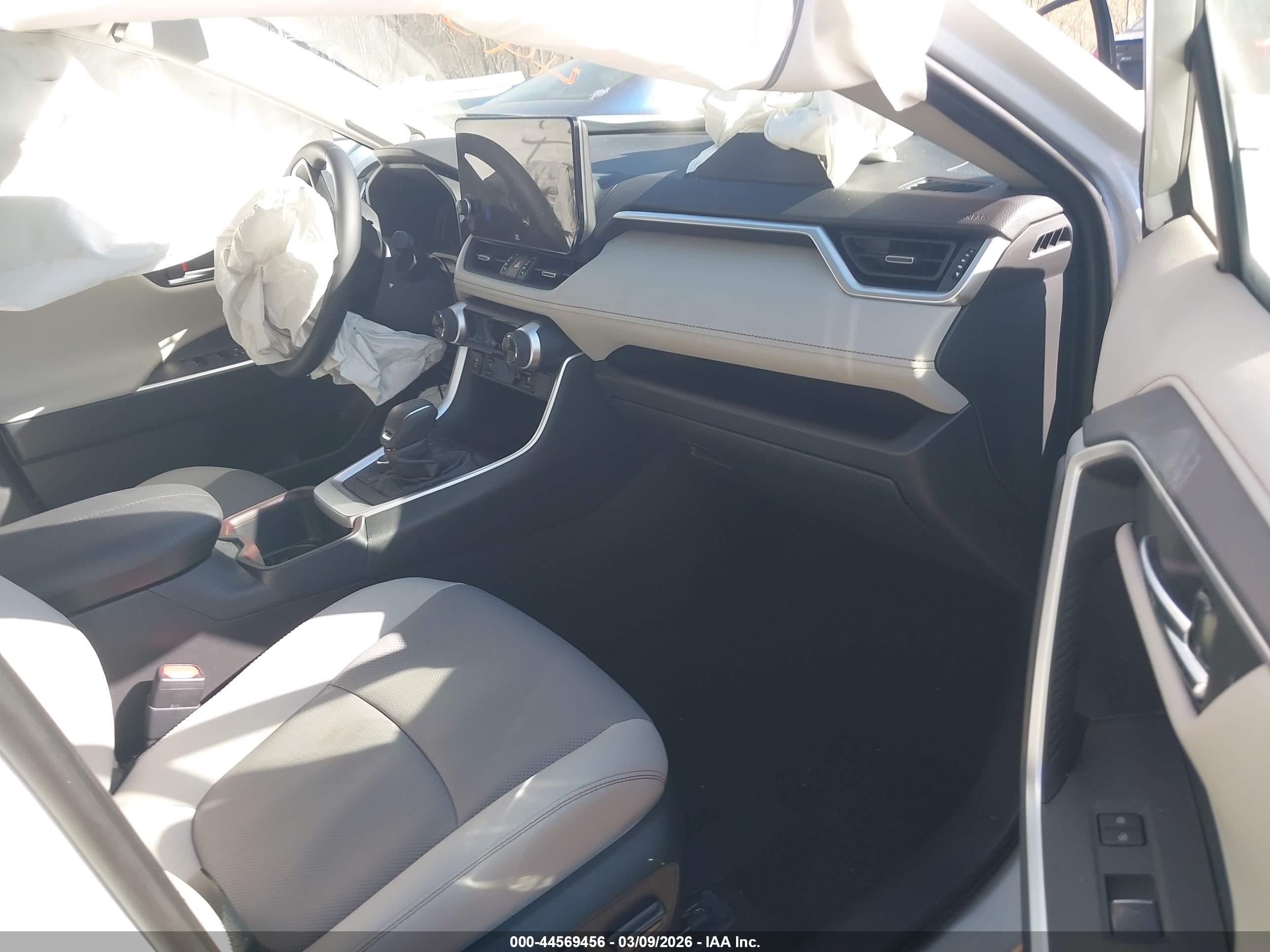 TOYOTA RAV4 image 5