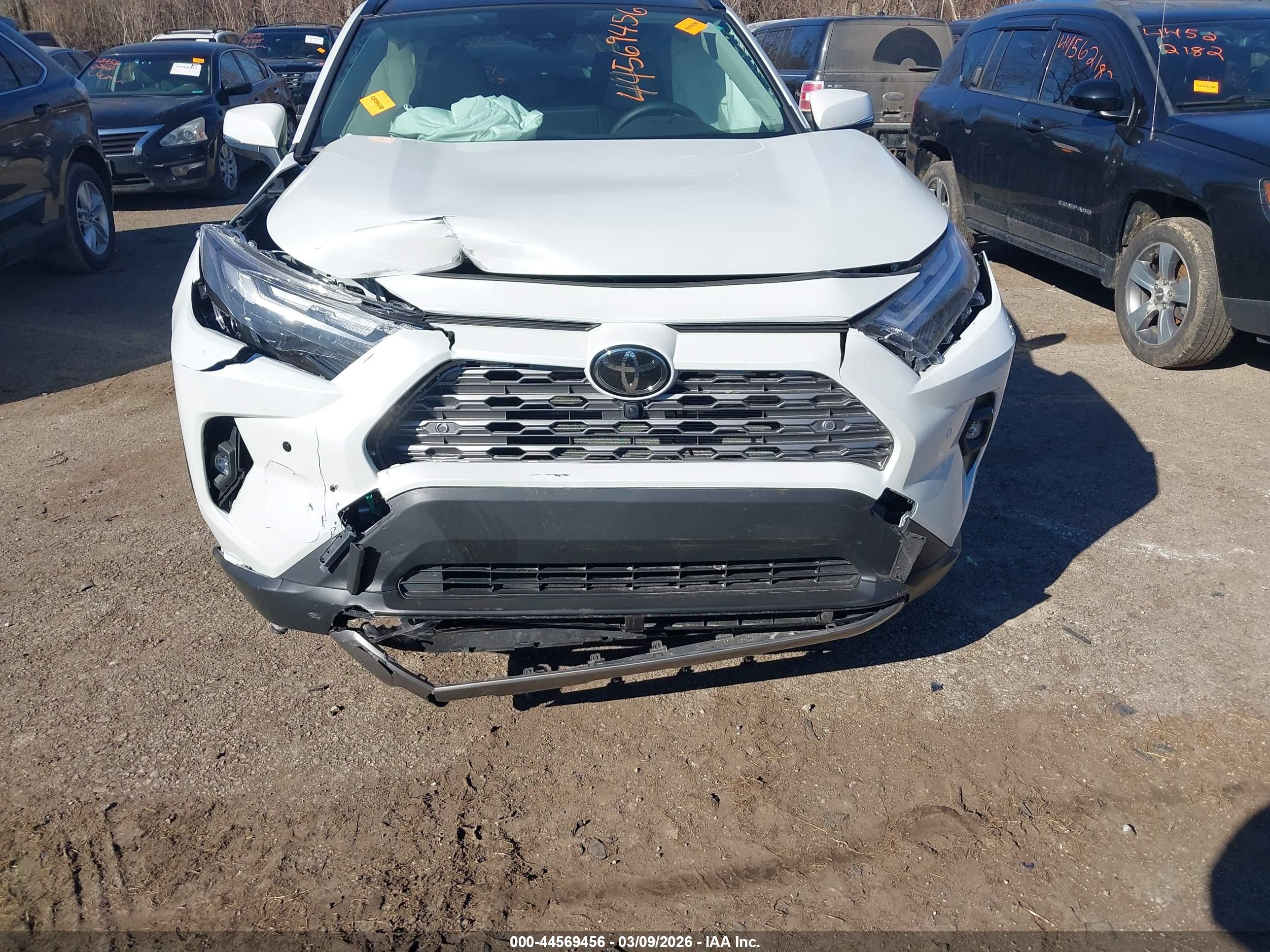 TOYOTA RAV4 image 6