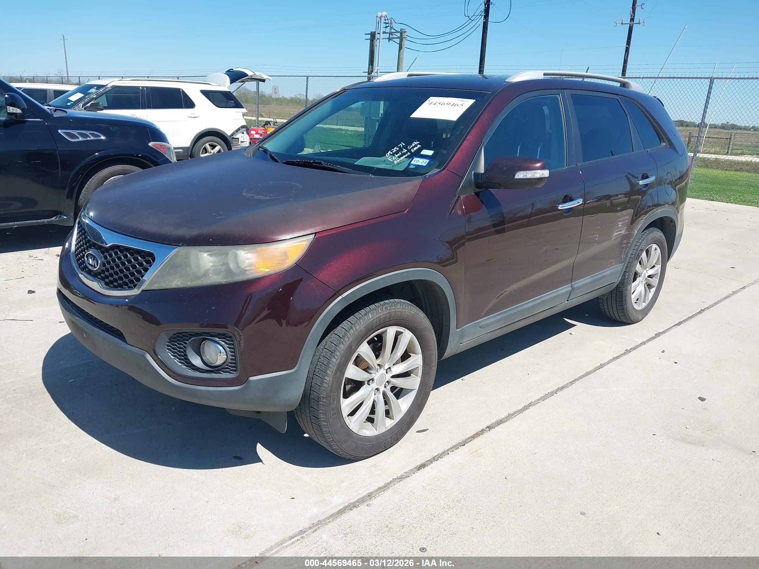 KIA SORENTO image 2