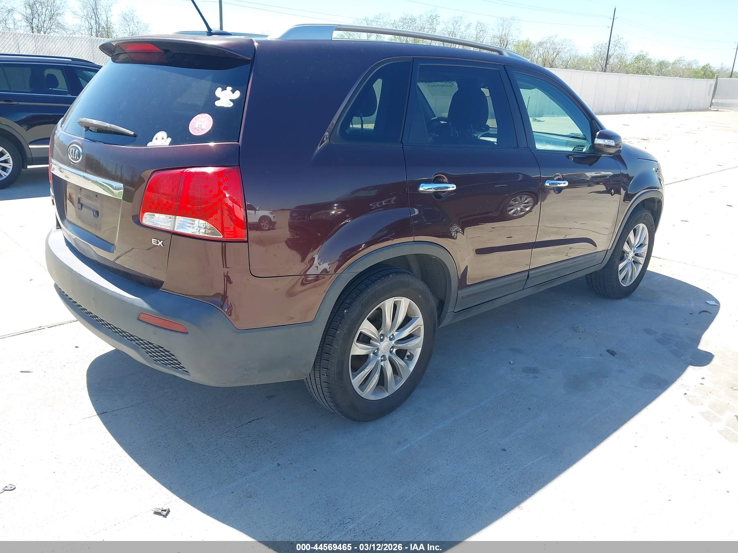 KIA SORENTO image 4