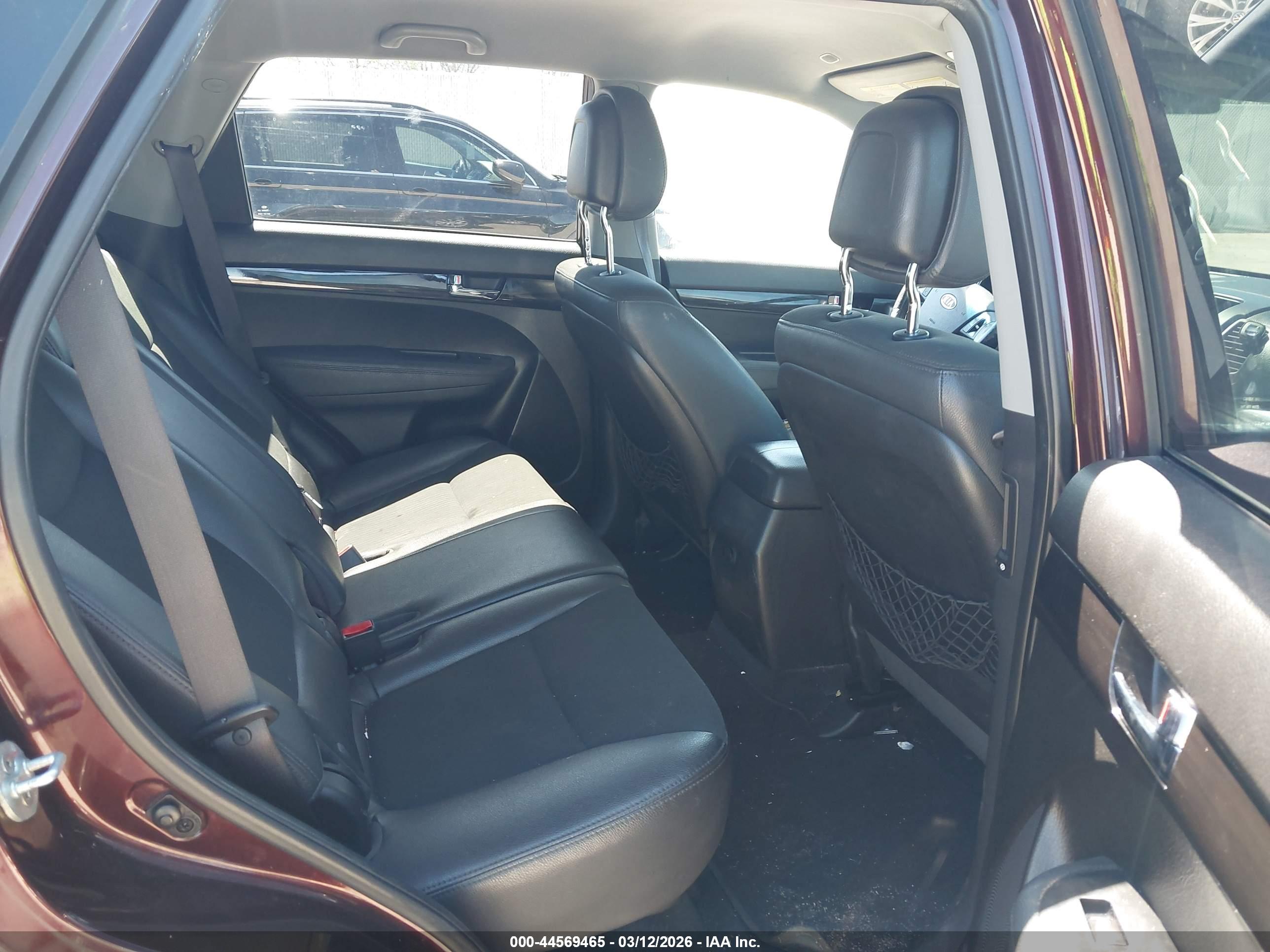 KIA SORENTO image 8