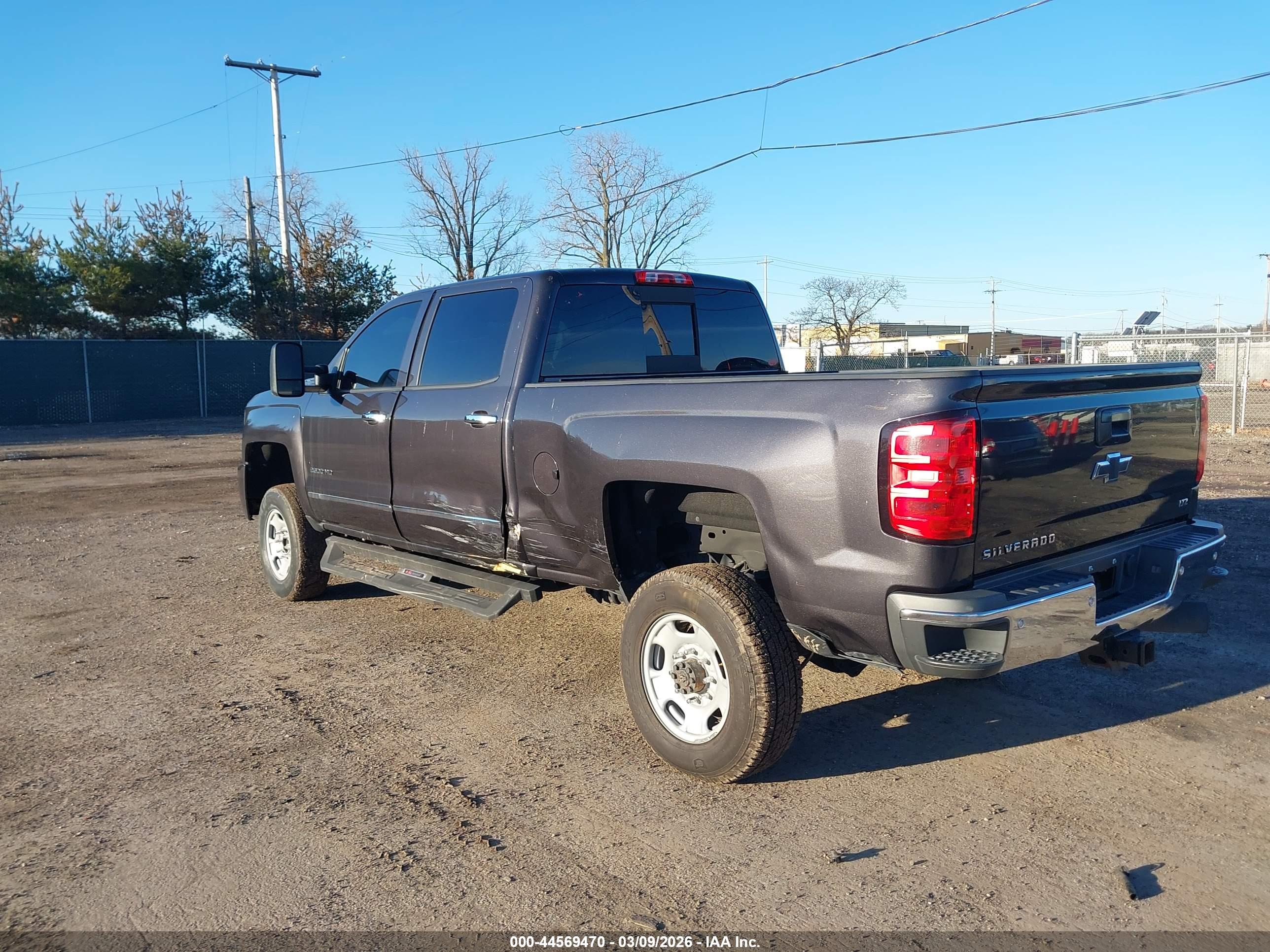 CHEVROLET SILVERADO image 3