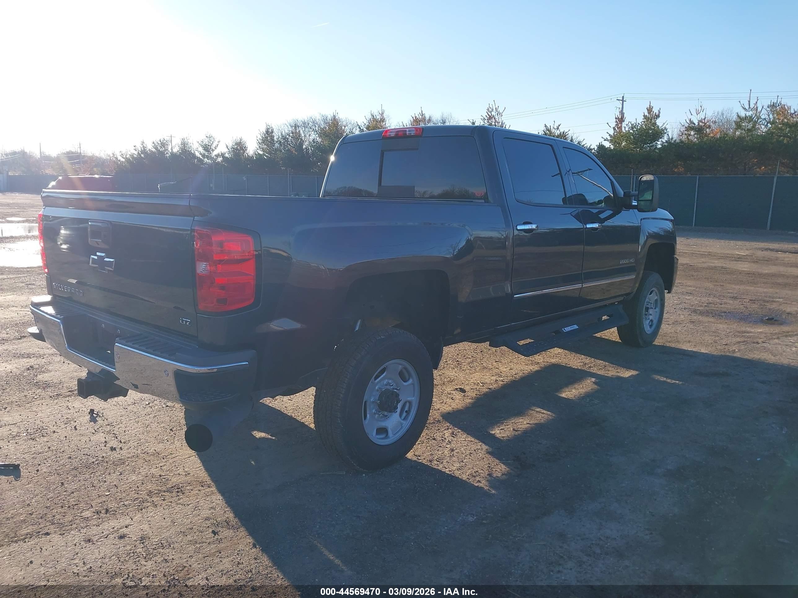 CHEVROLET SILVERADO image 4