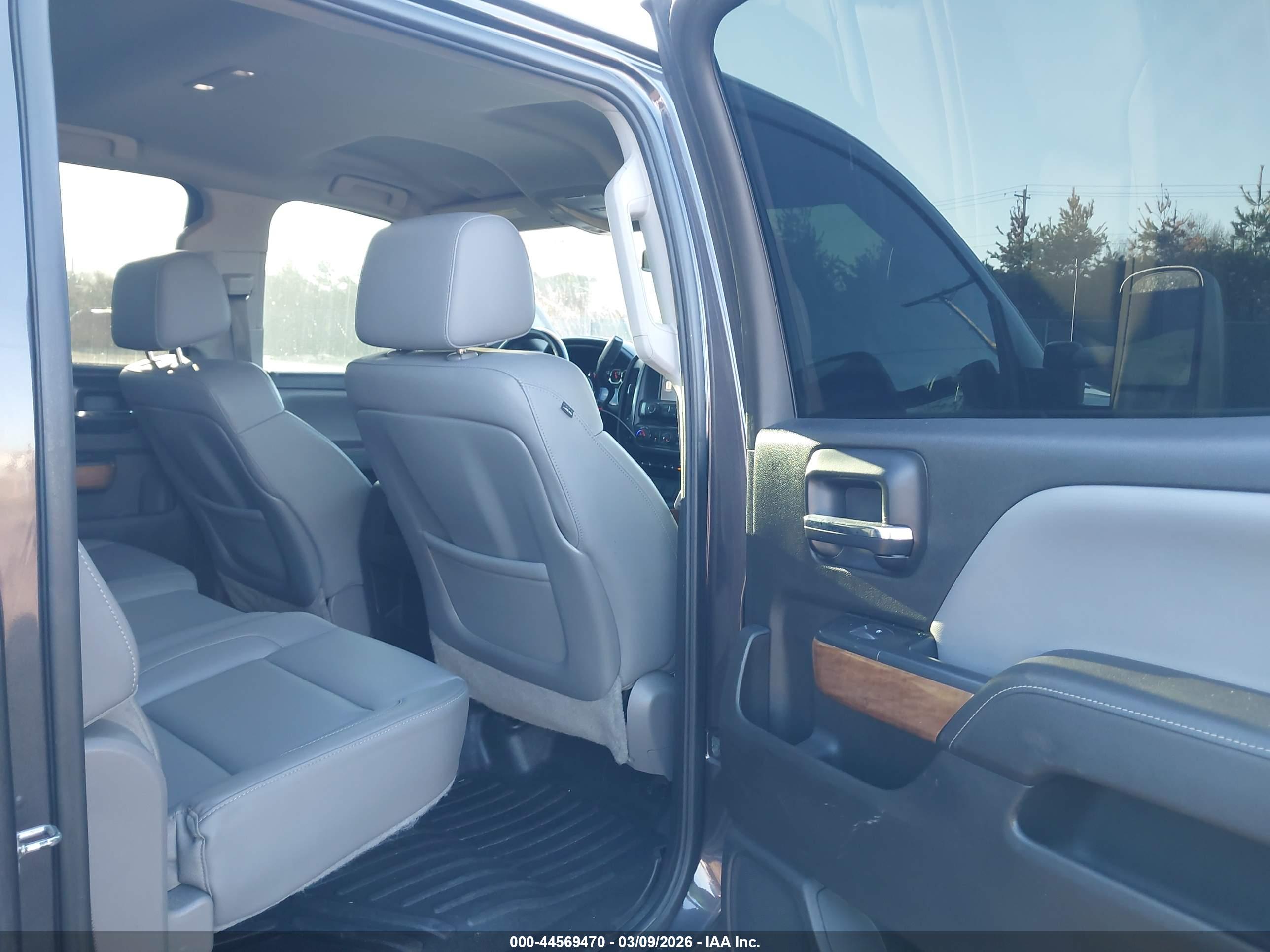 CHEVROLET SILVERADO image 8