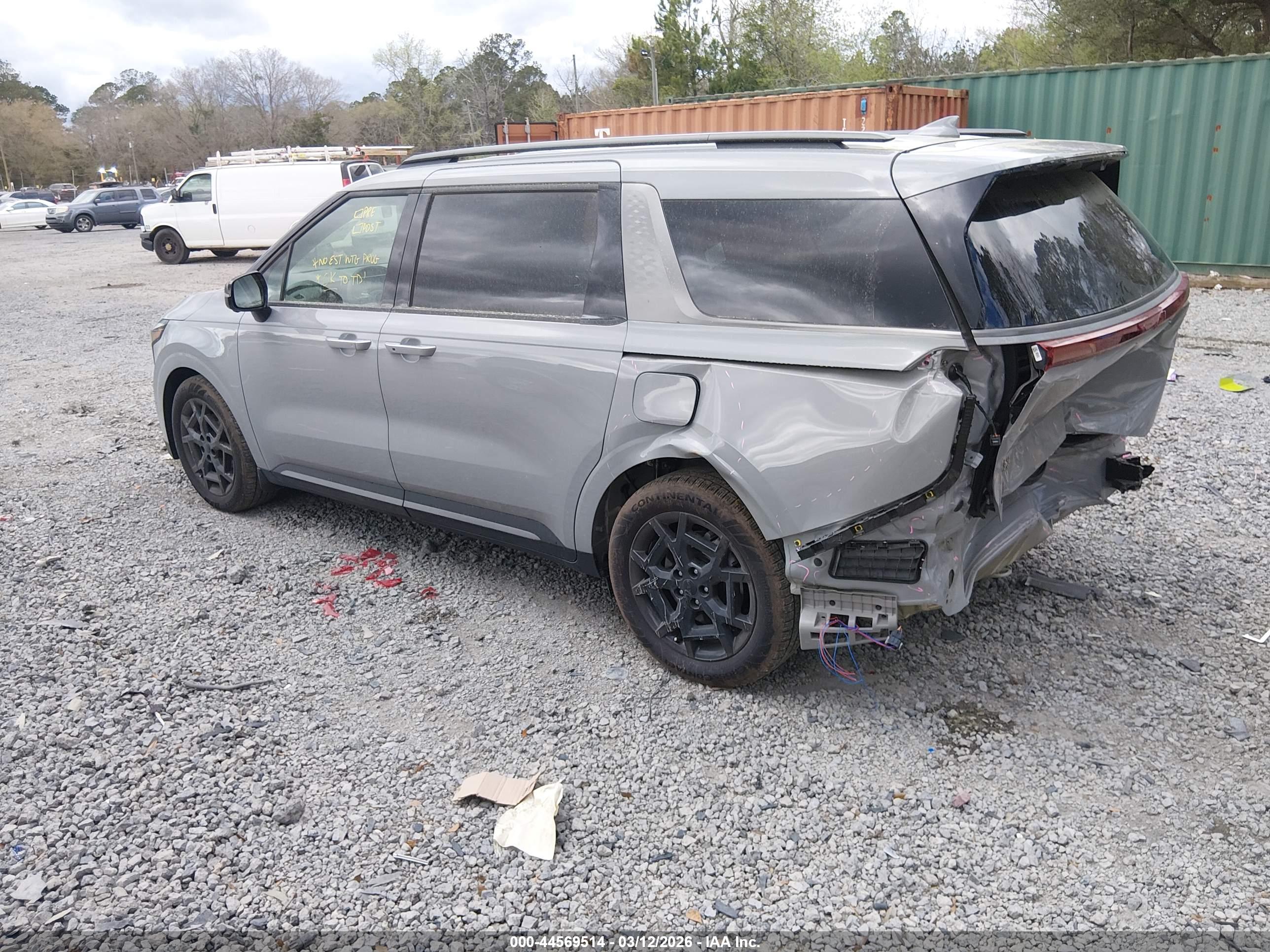 KIA CARNIVAL image 3