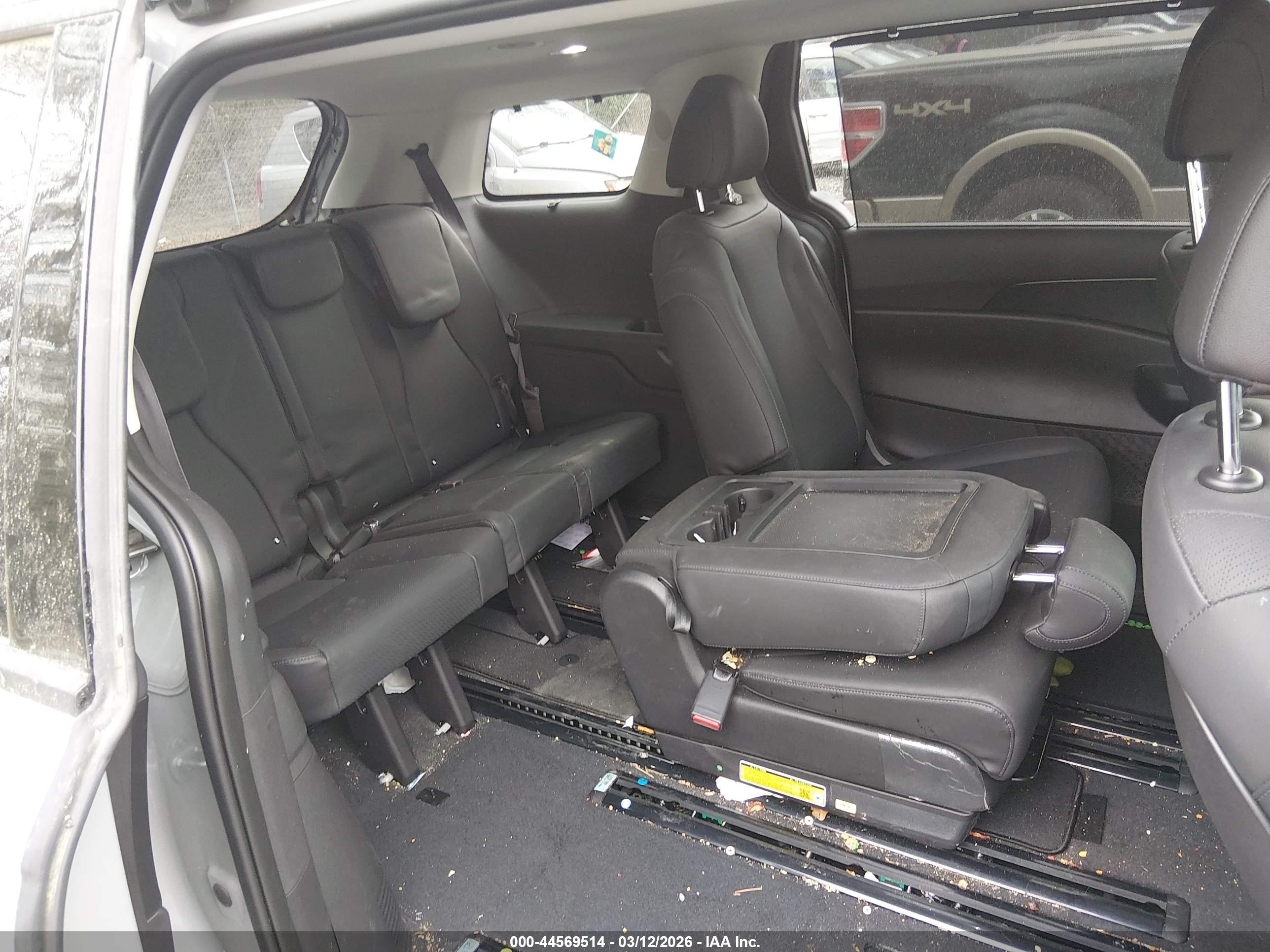 KIA CARNIVAL image 8