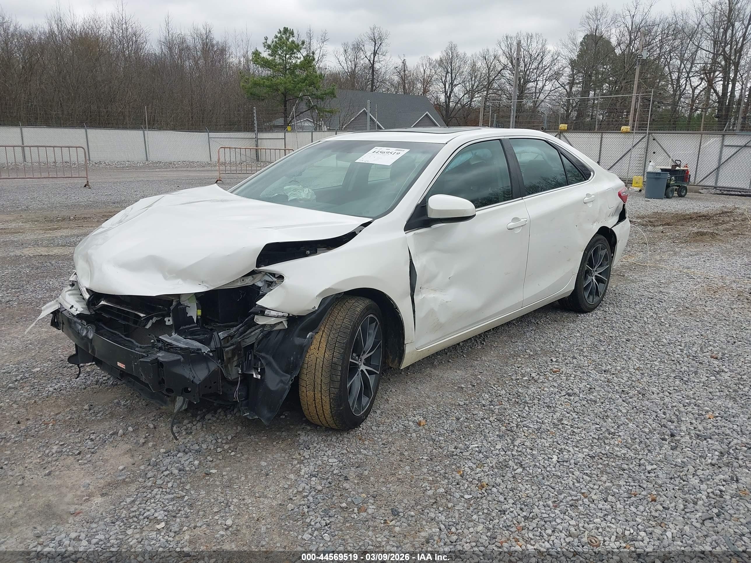 TOYOTA CAMRY image 2