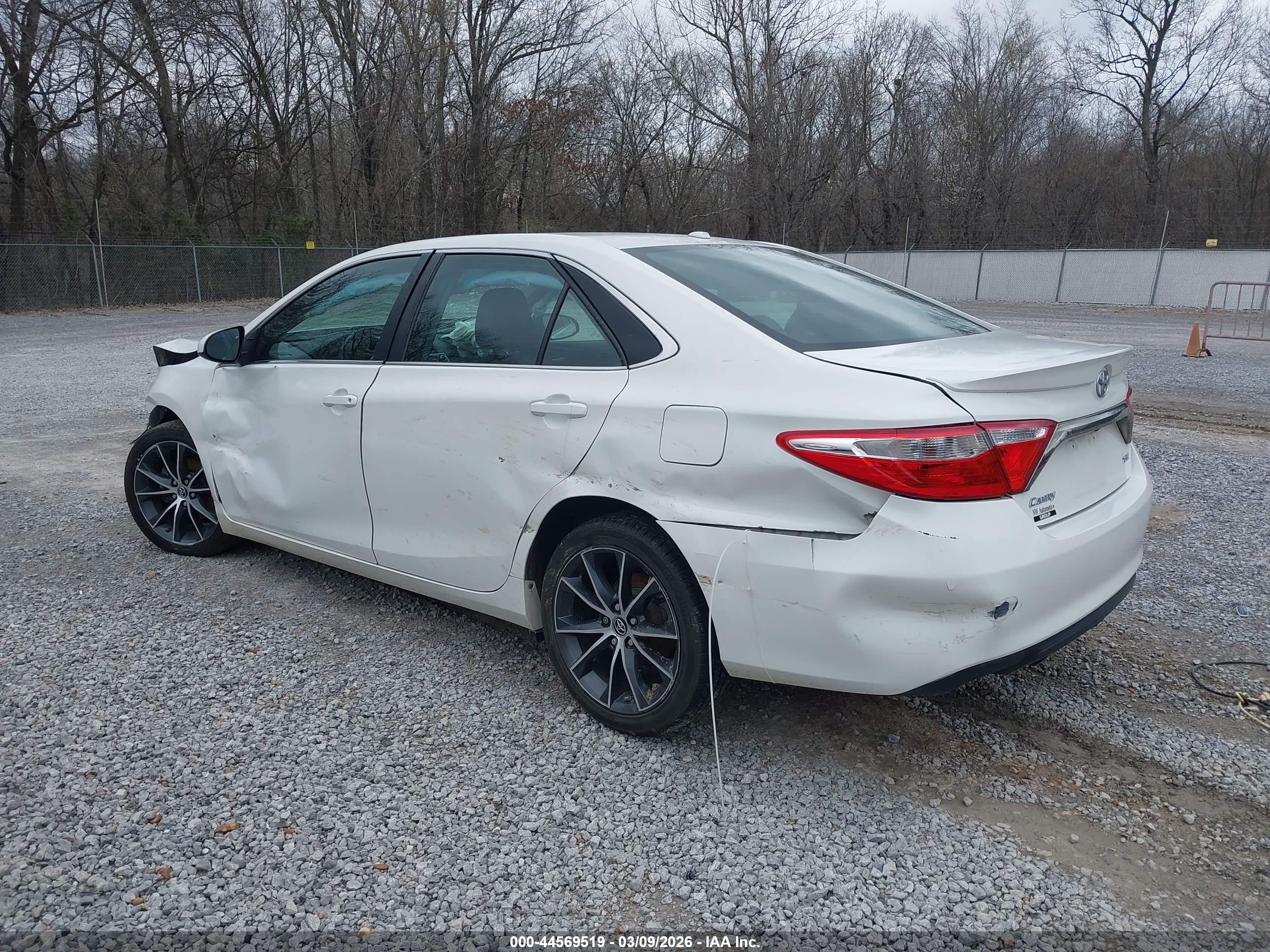 TOYOTA CAMRY image 3