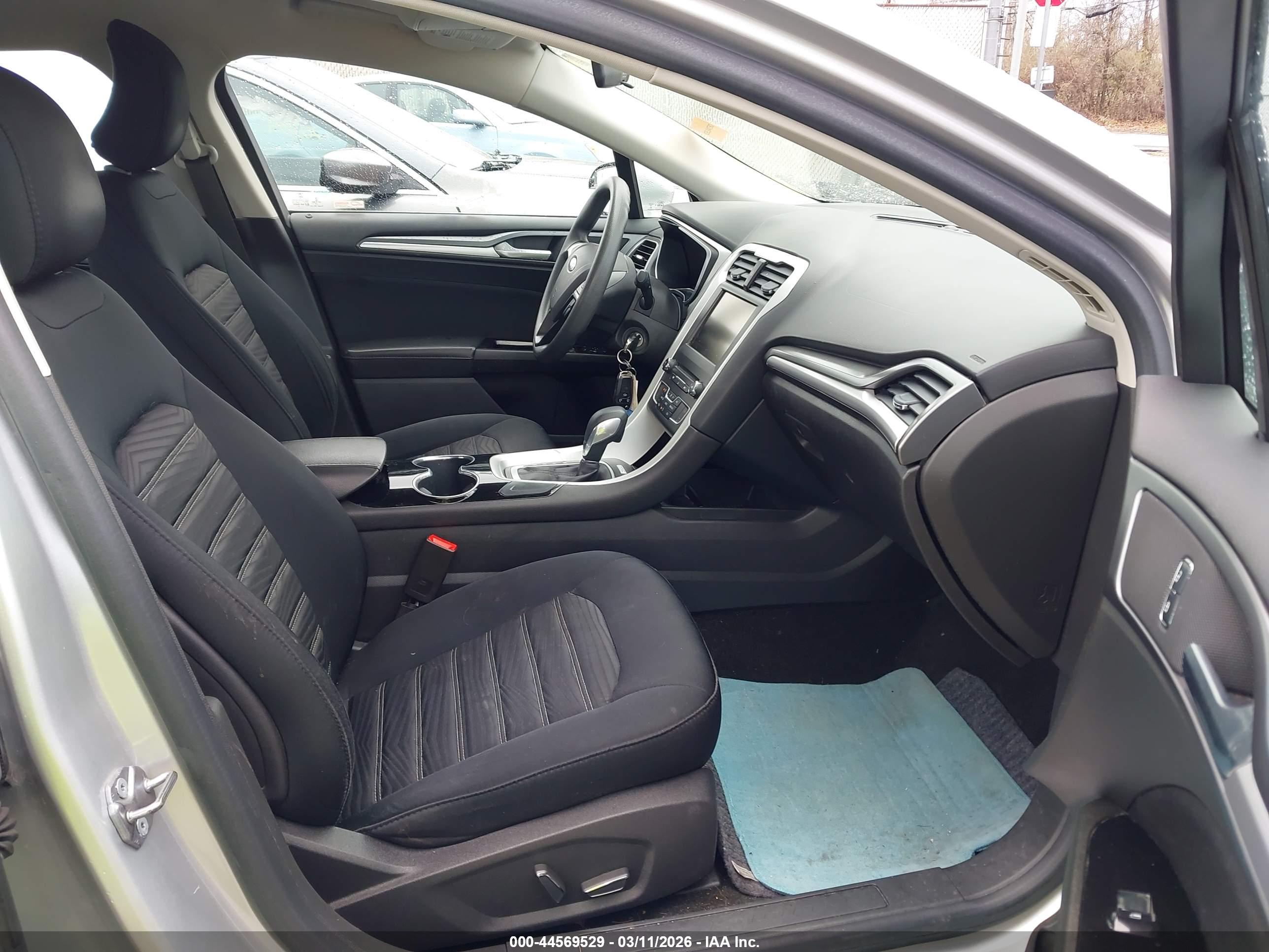 FORD FUSION image 5