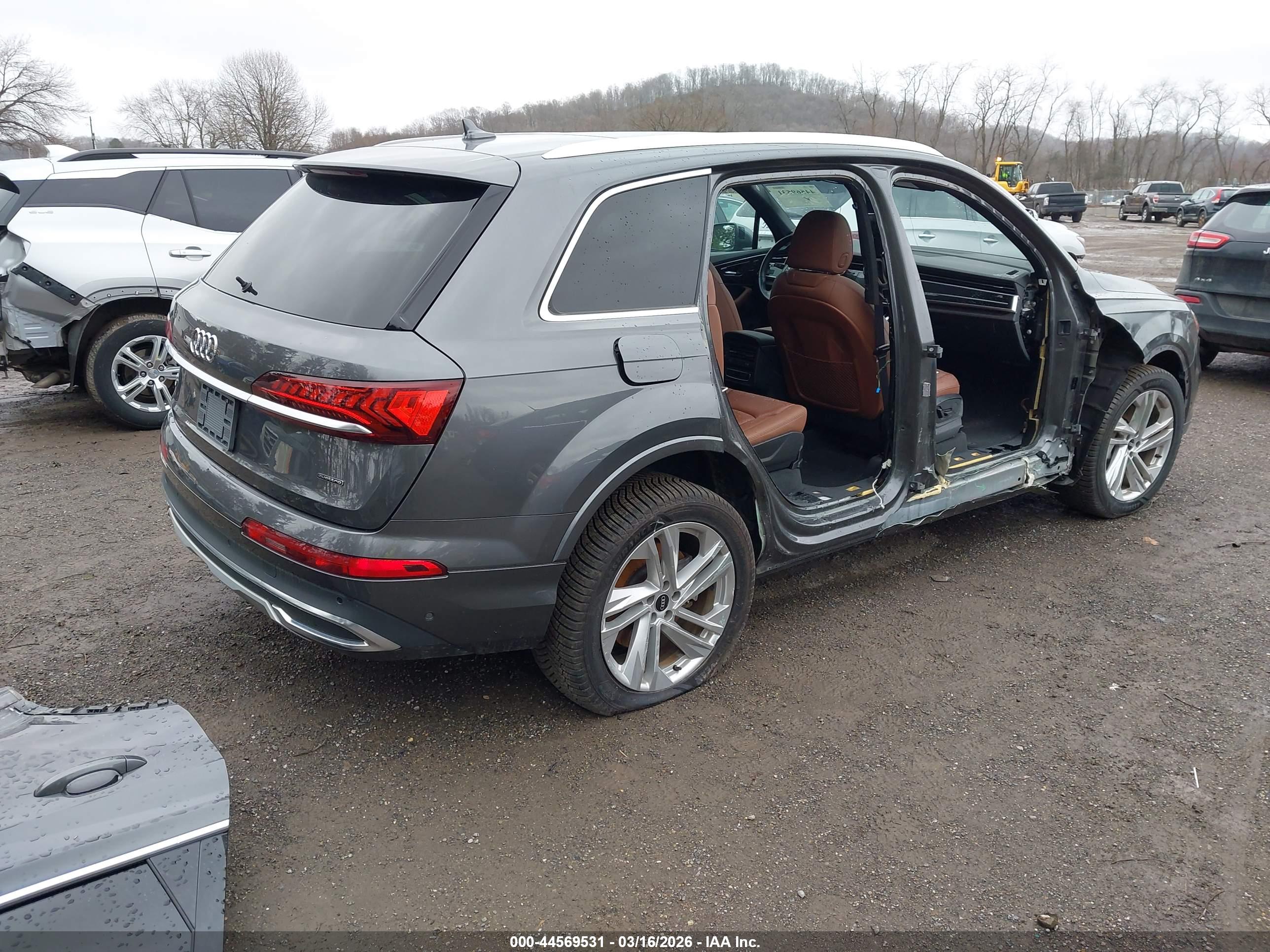 AUDI Q7 image 4