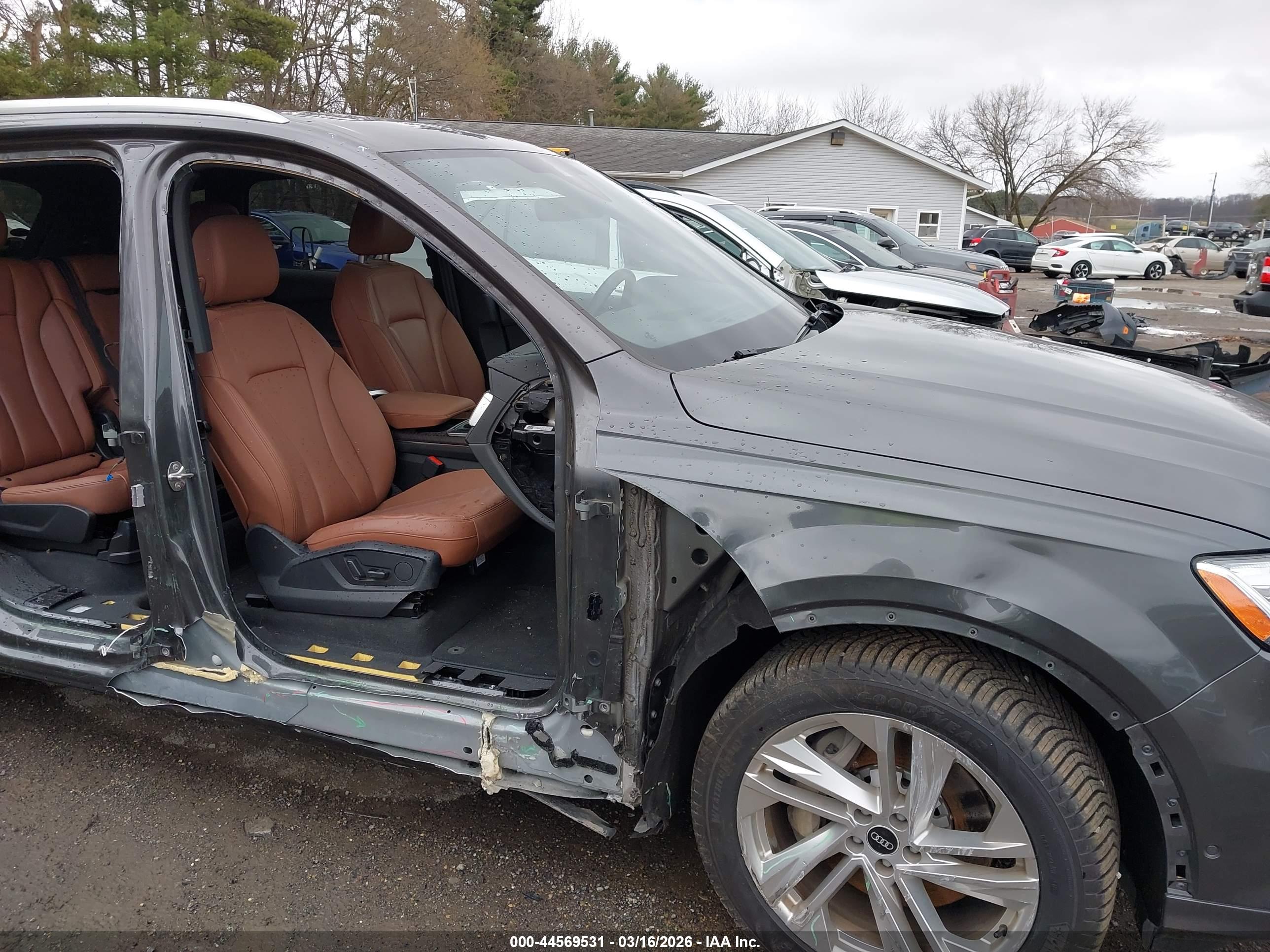 AUDI Q7 image 6
