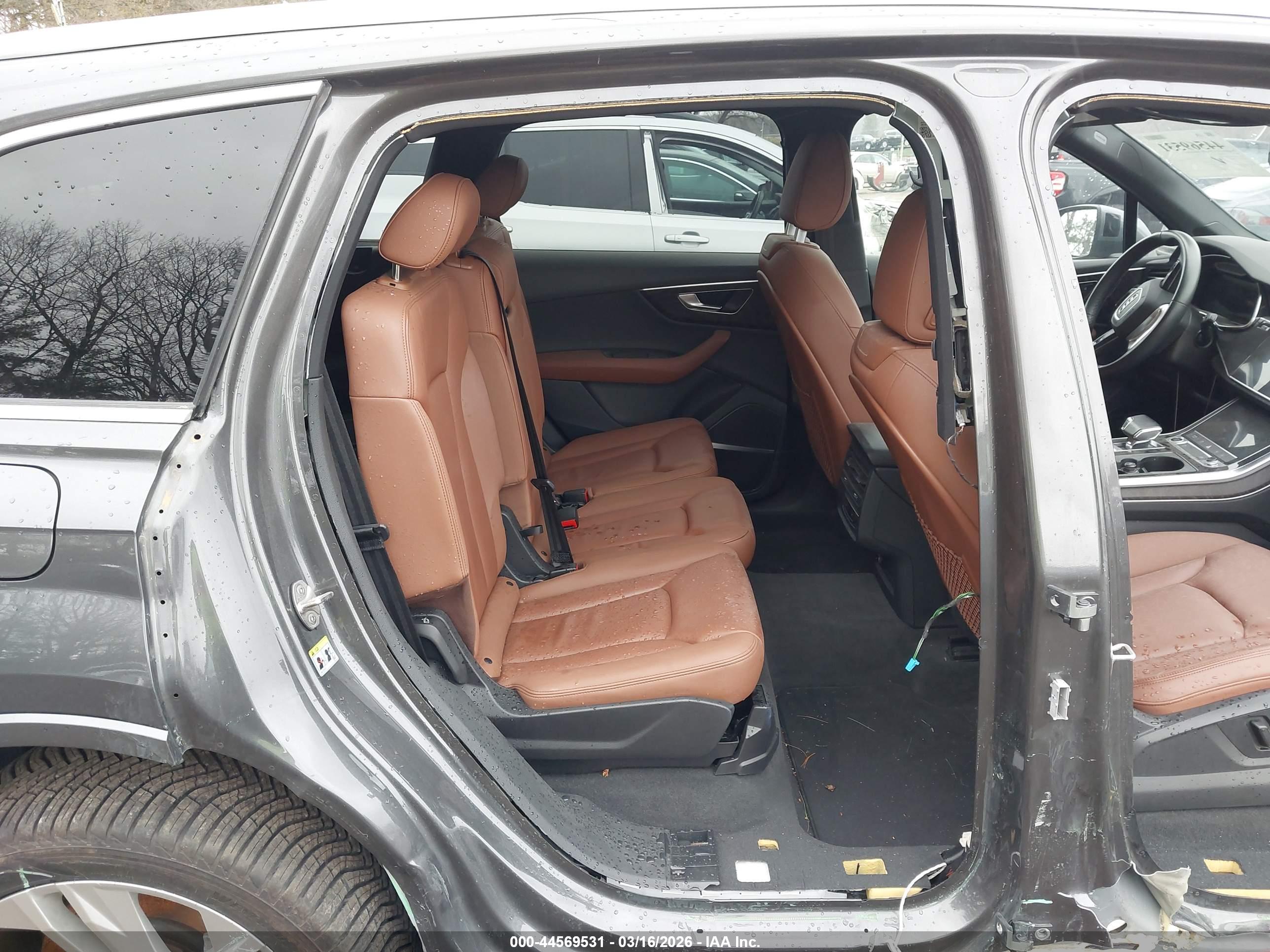 AUDI Q7 image 8