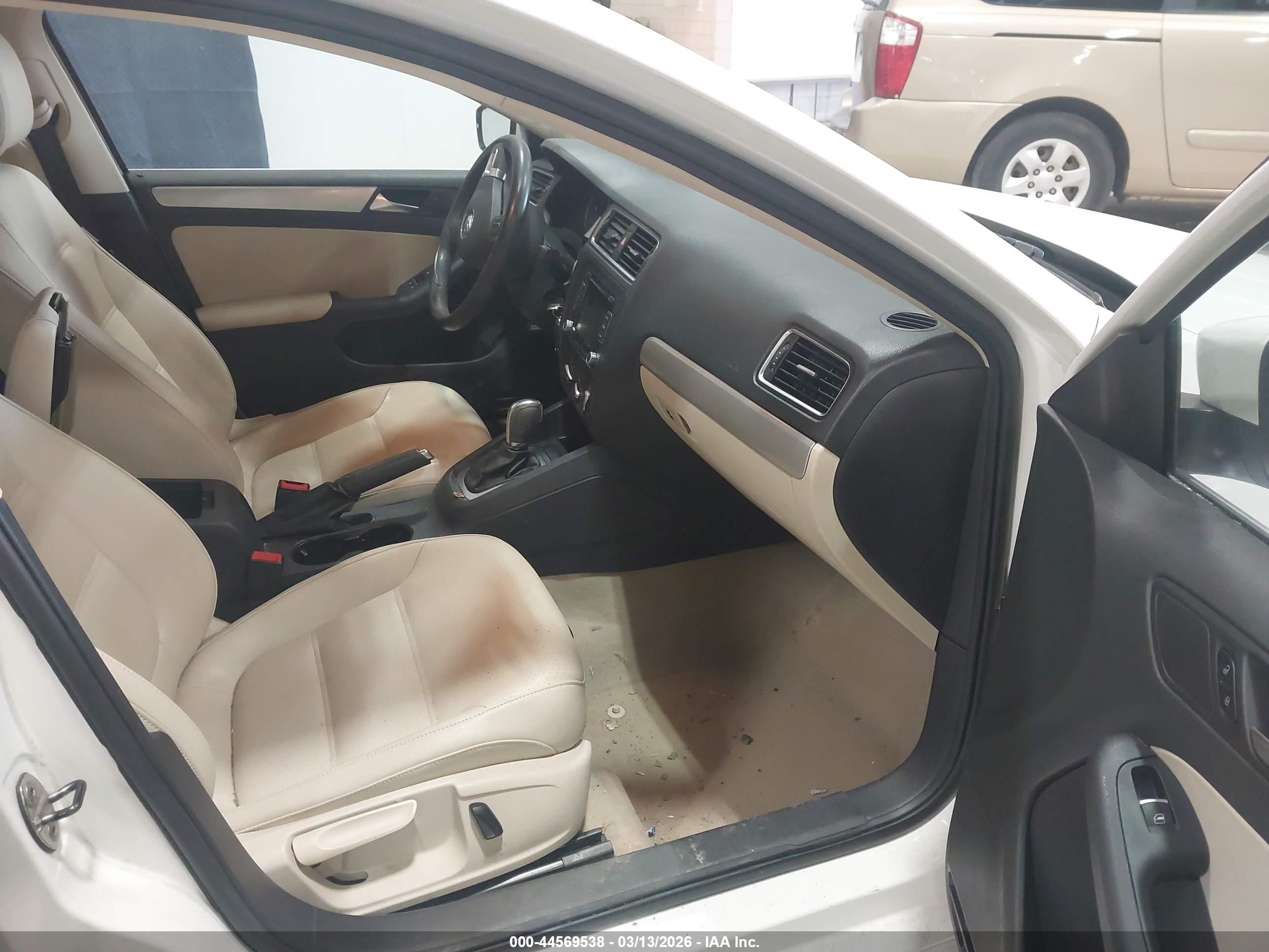 VOLKSWAGEN JETTA image 5