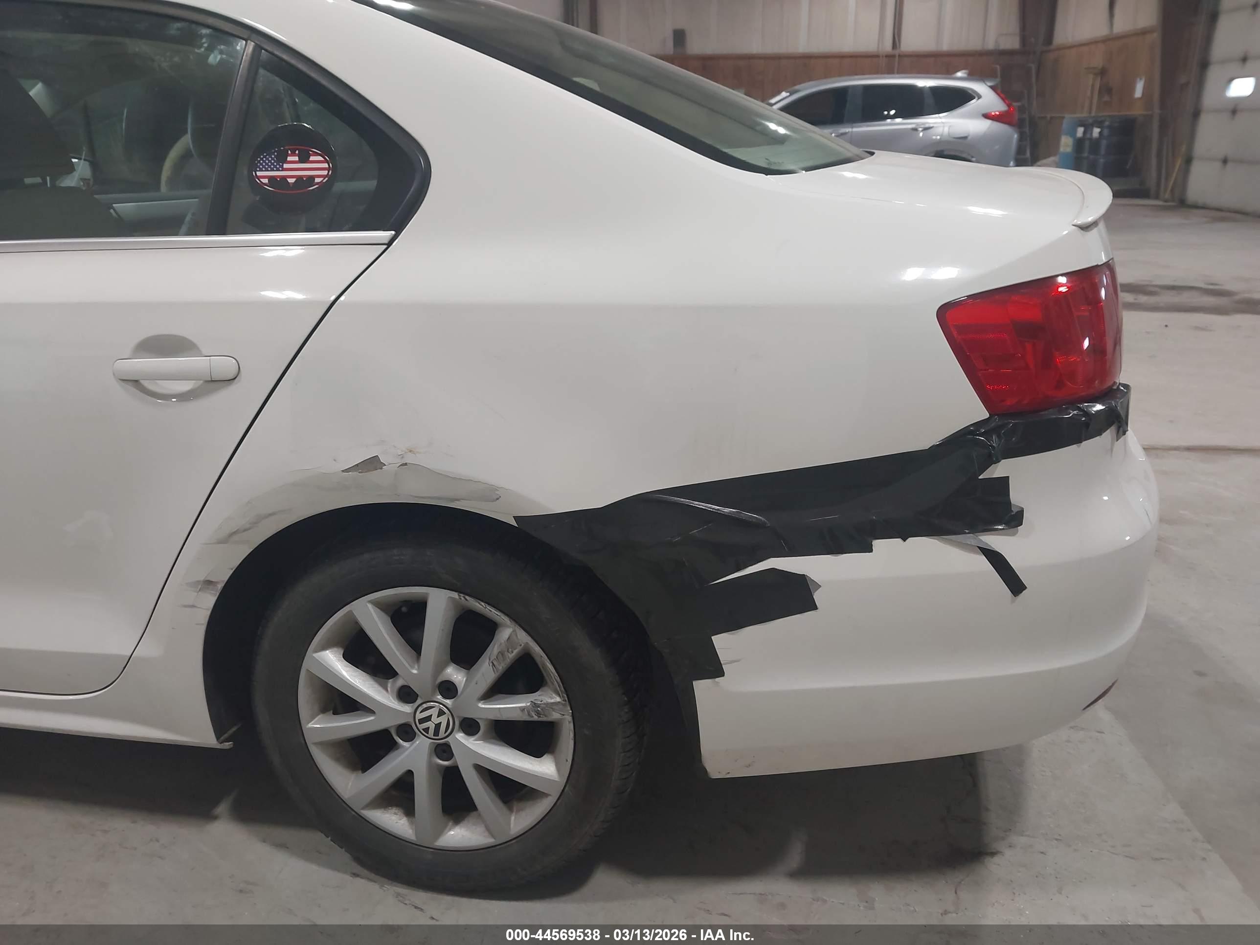 VOLKSWAGEN JETTA image 6