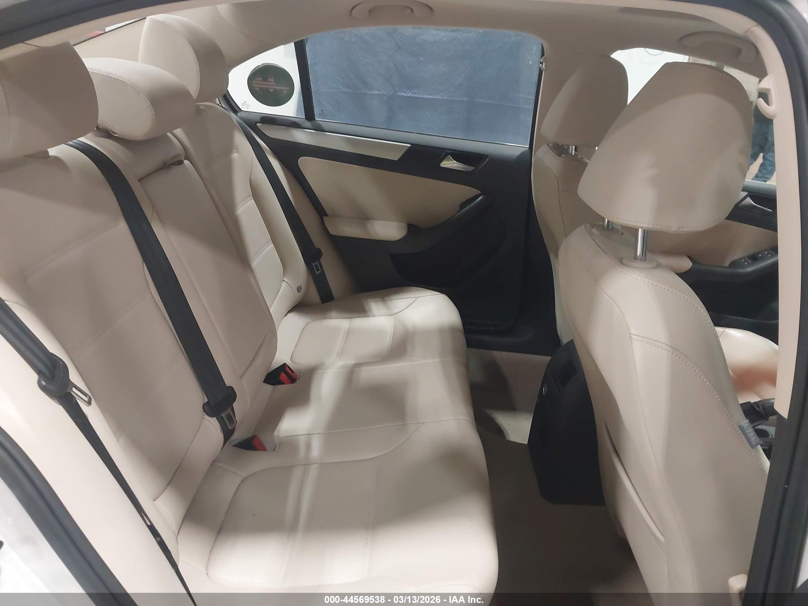 VOLKSWAGEN JETTA image 8