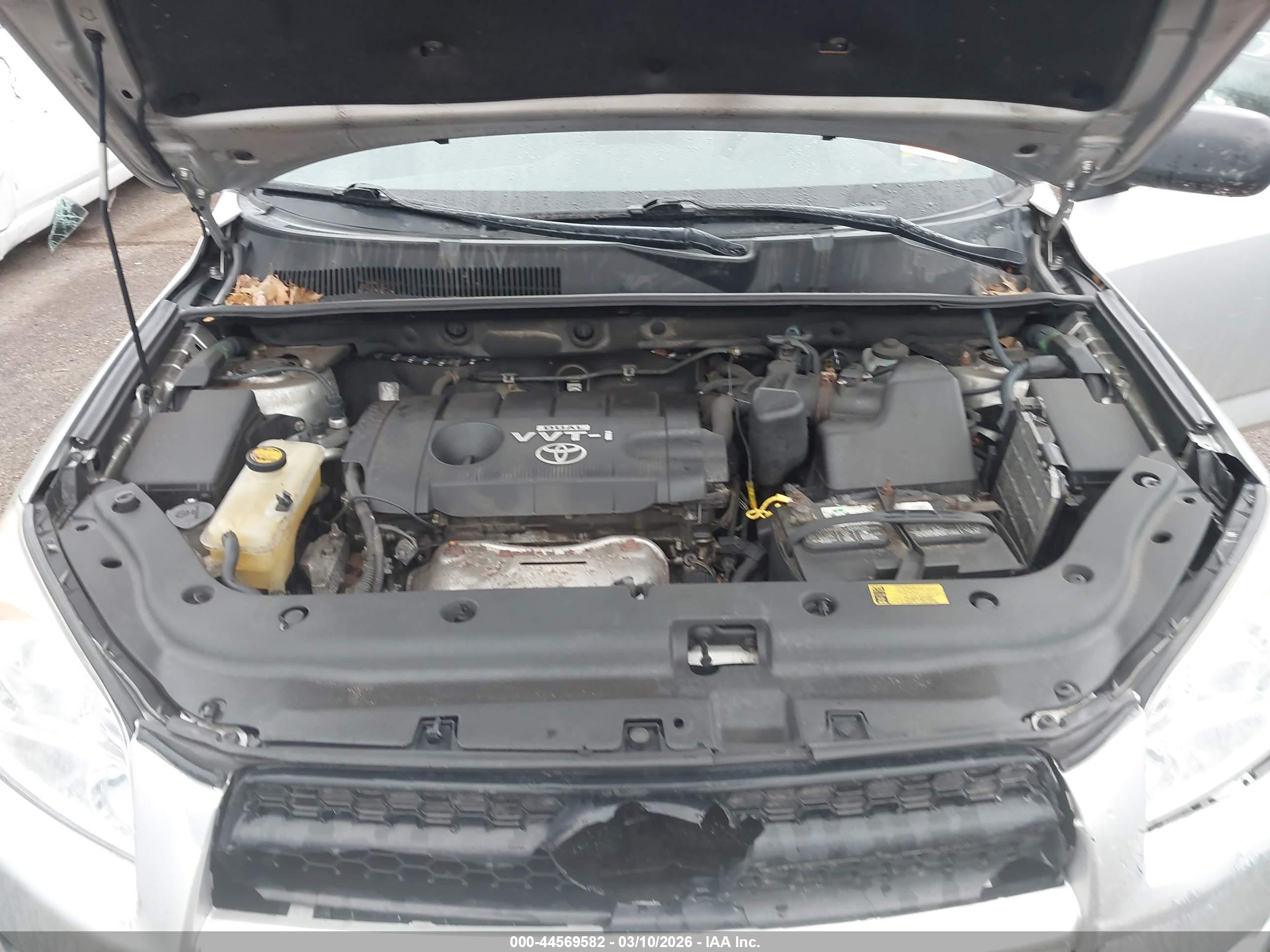 TOYOTA RAV4 image 10