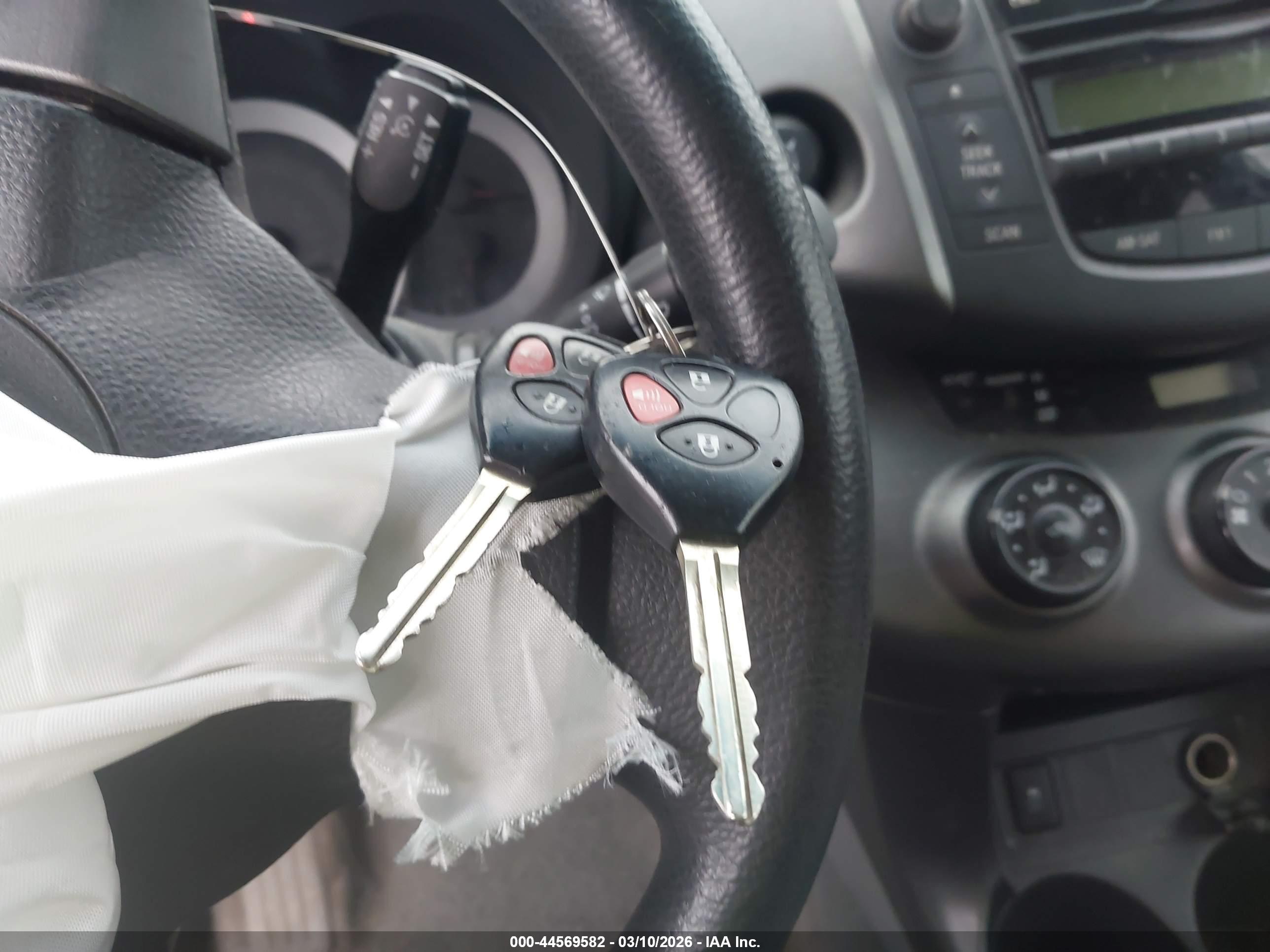 TOYOTA RAV4 image 11
