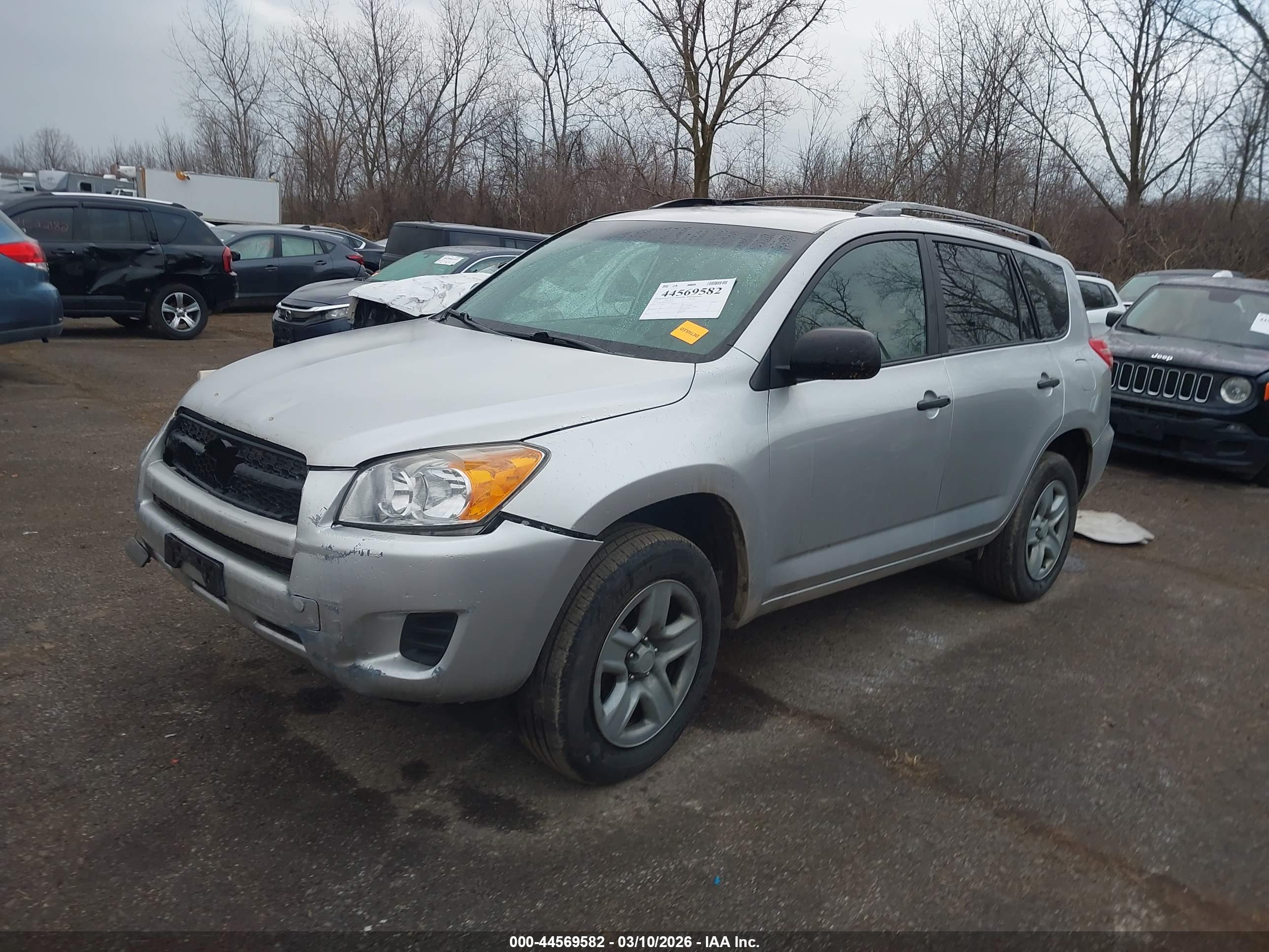 TOYOTA RAV4 image 2