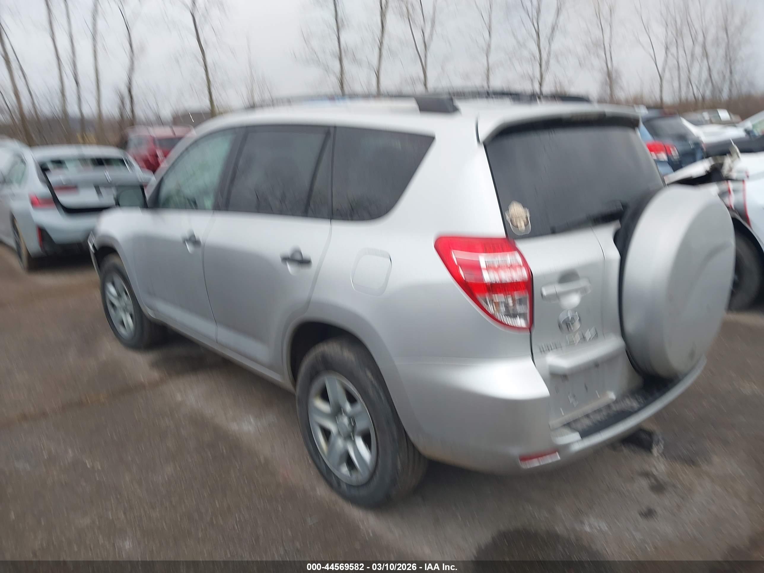 TOYOTA RAV4 image 3