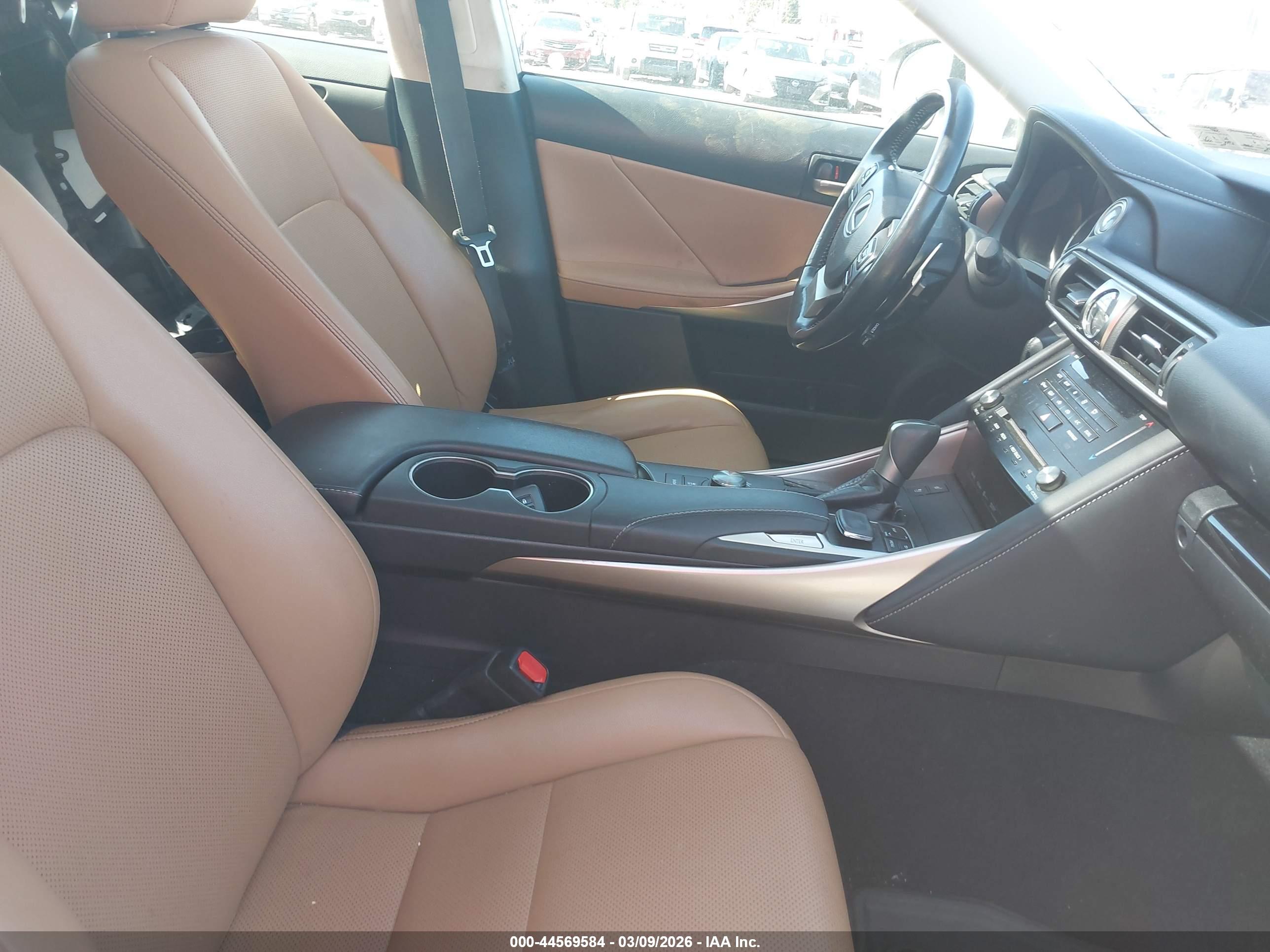 LEXUS IS image 5