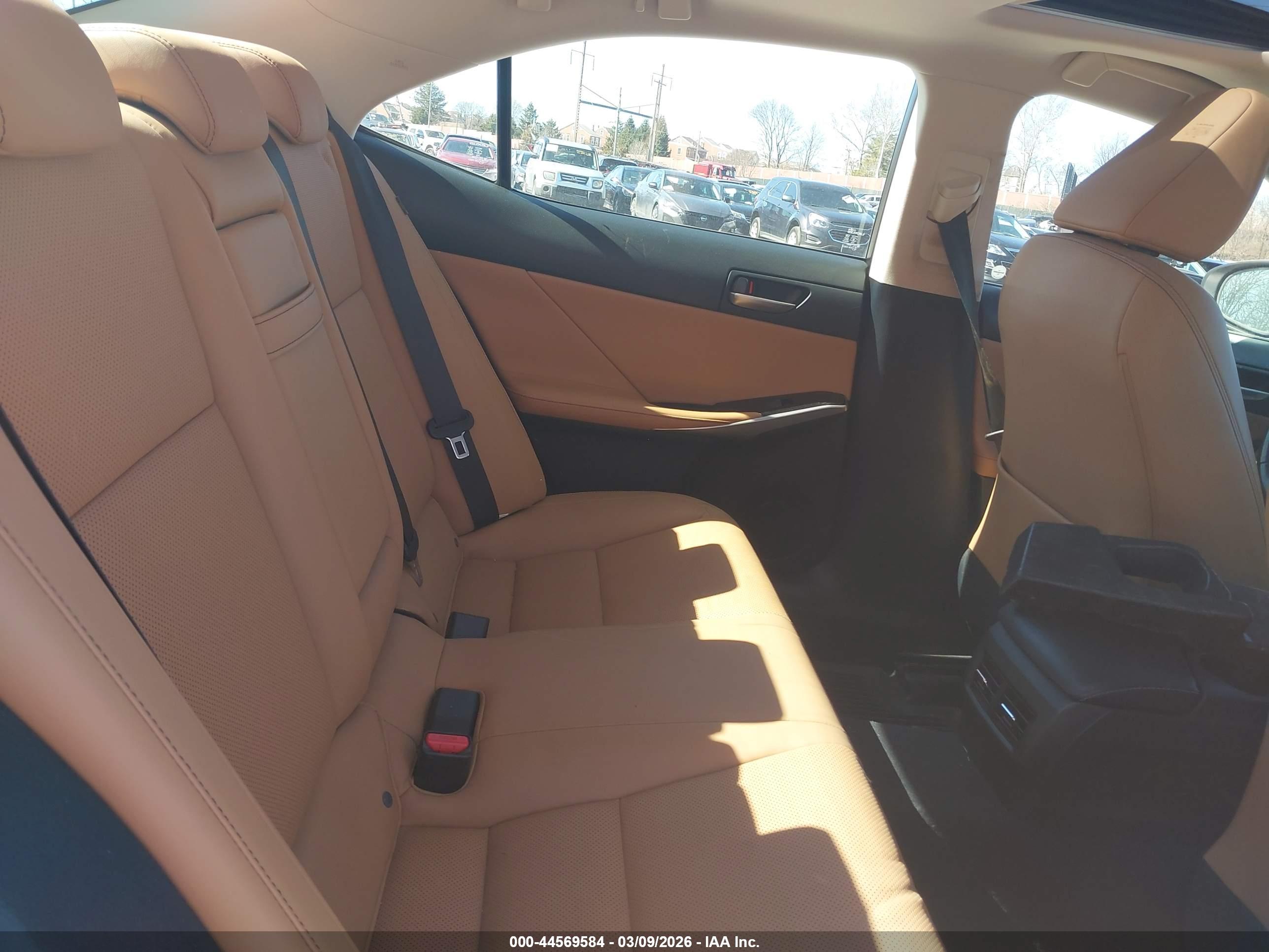 LEXUS IS image 8