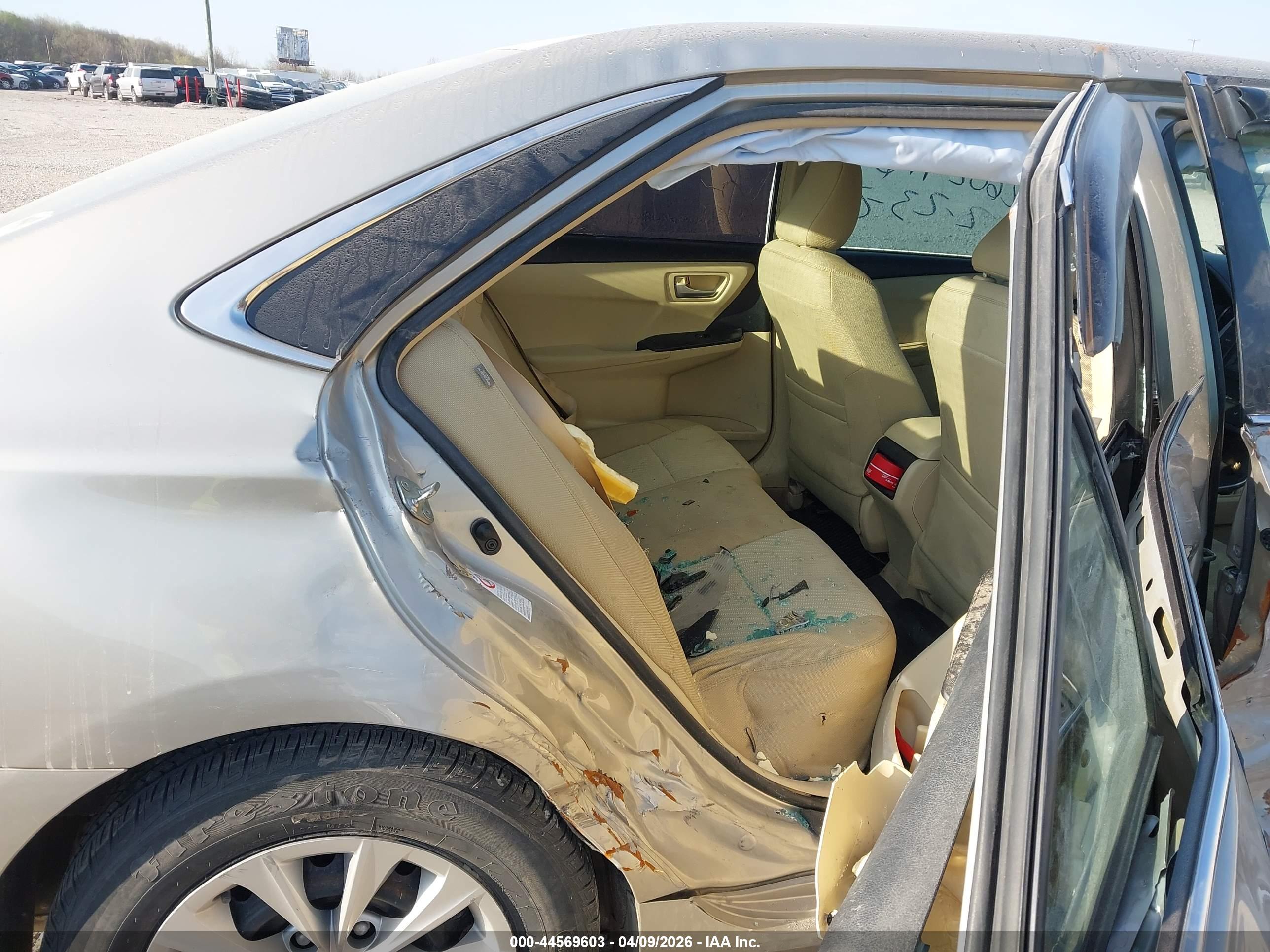 TOYOTA CAMRY image 8