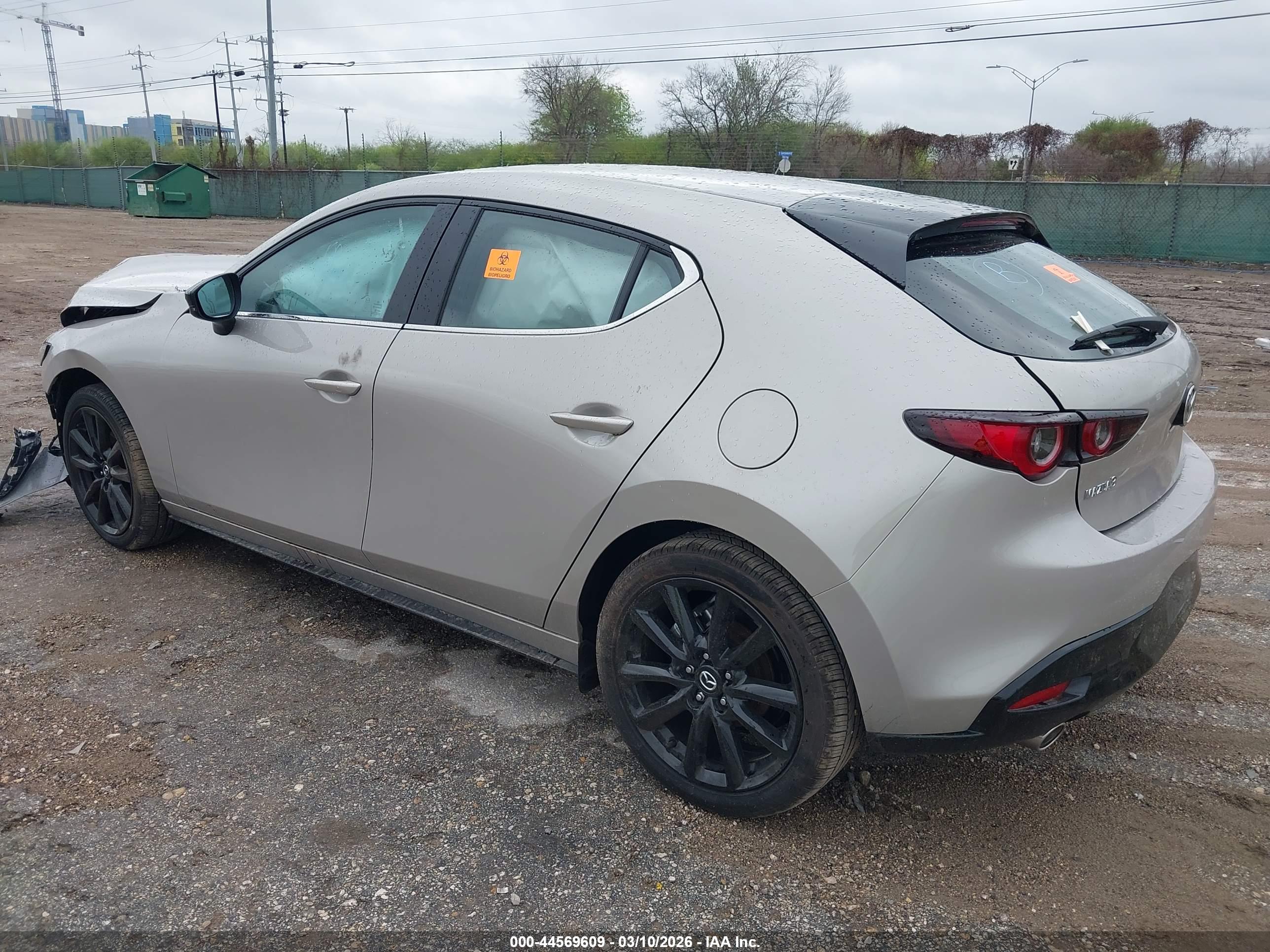 MAZDA MAZDA3 image 3