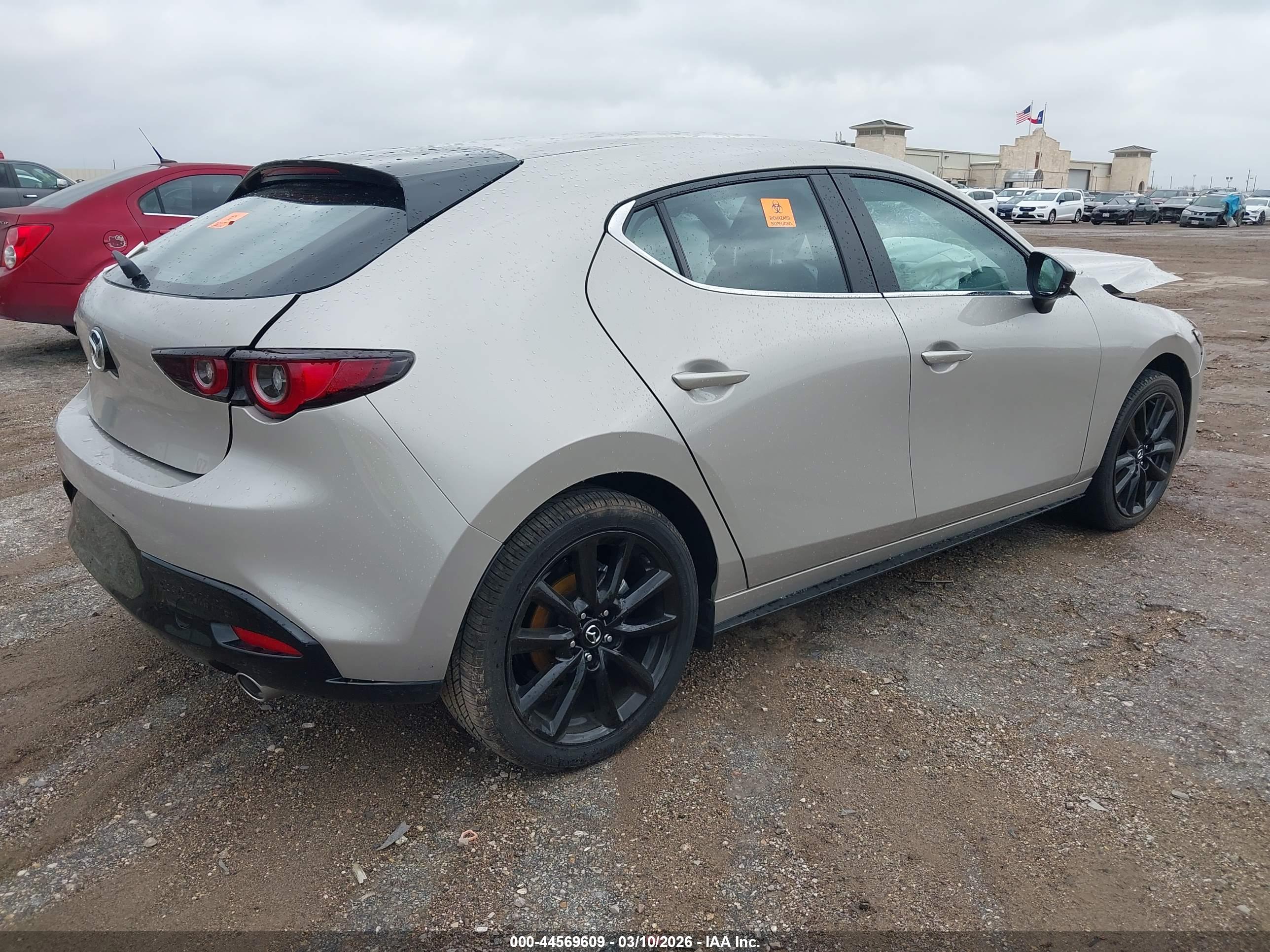 MAZDA MAZDA3 image 4