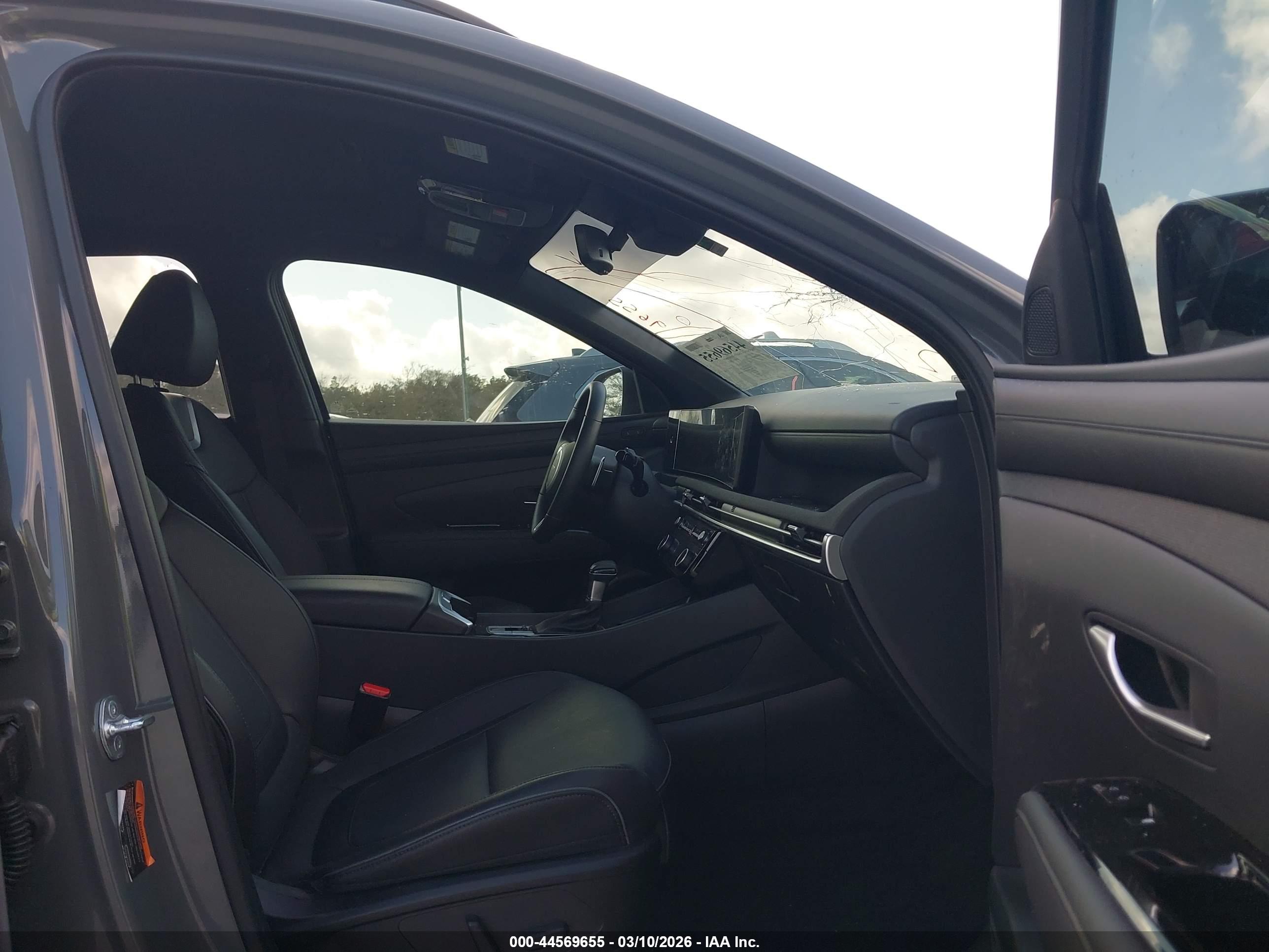 HYUNDAI SANTA image 5