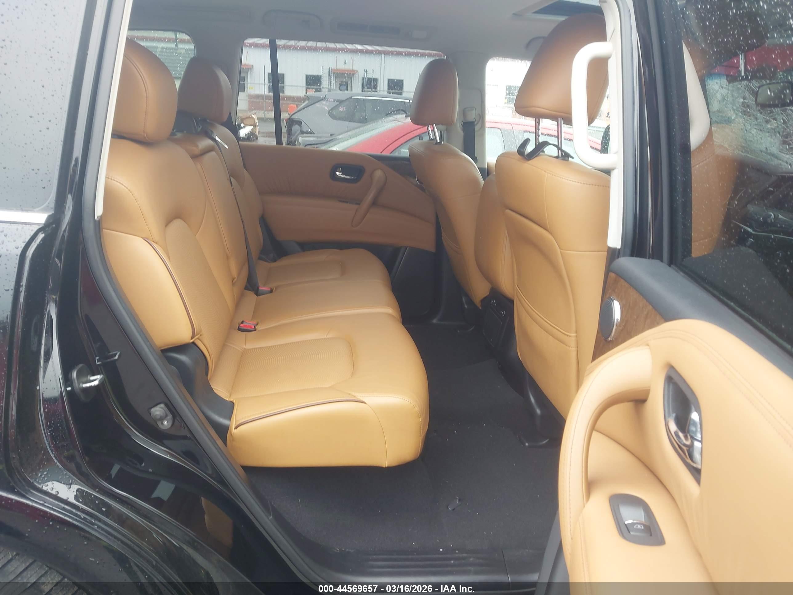 INFINITI QX80 image 8