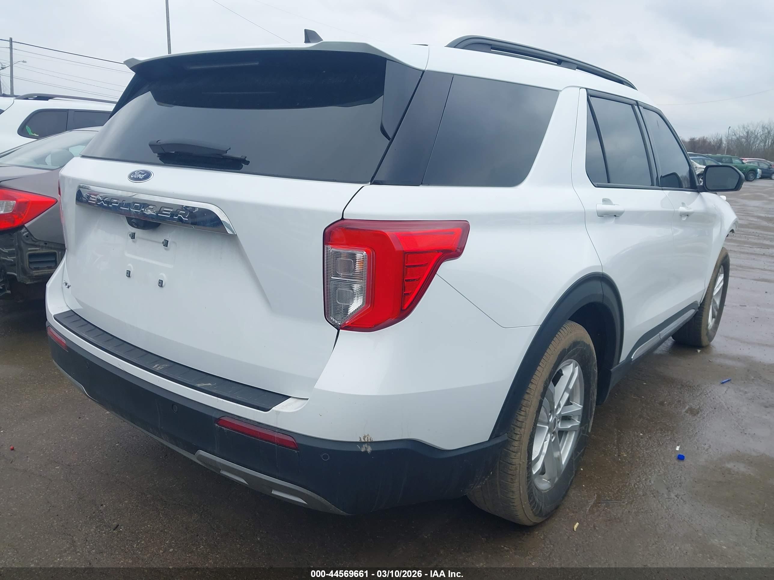 FORD EXPLORER image 4
