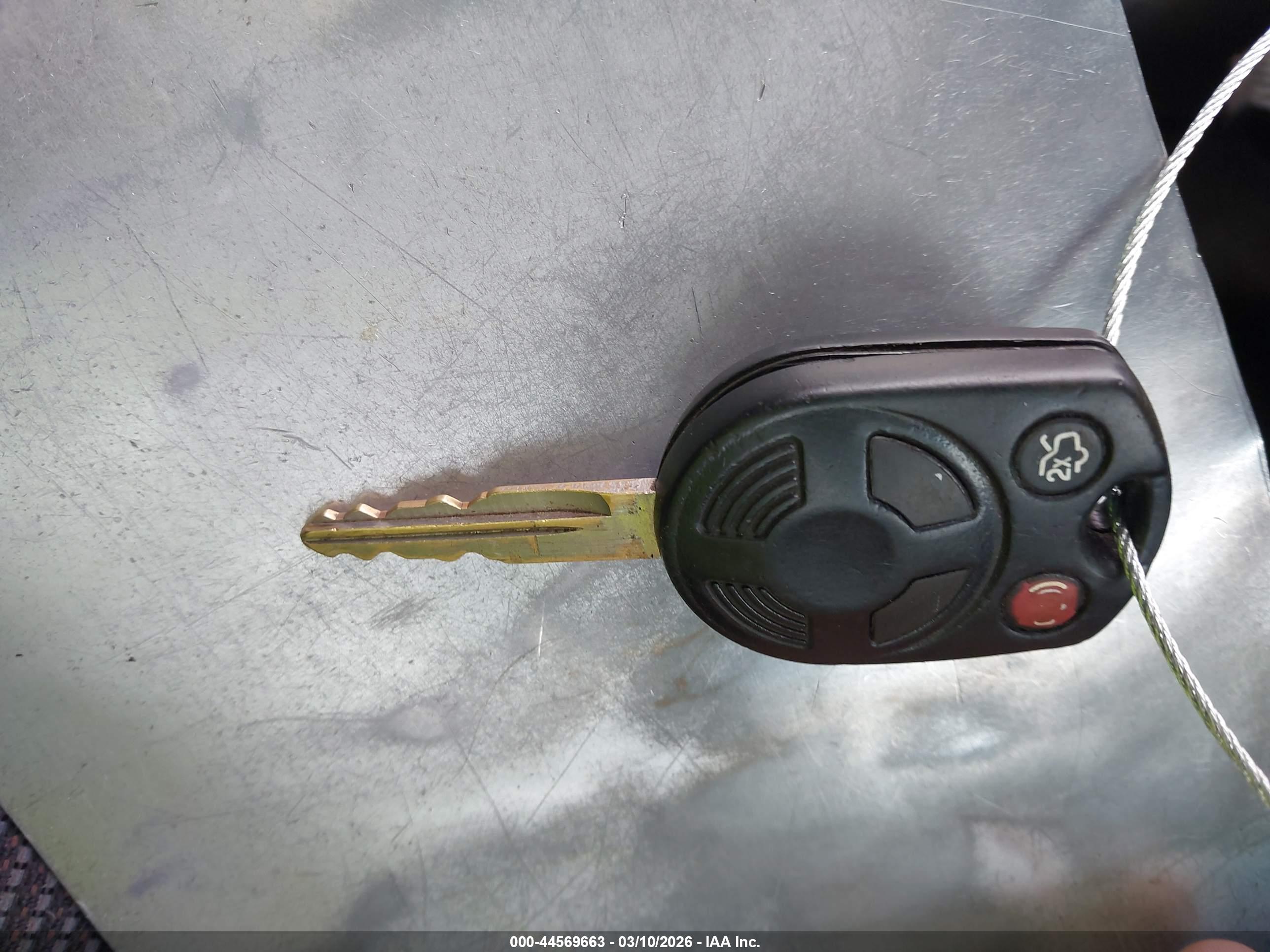FORD TAURUS image 11