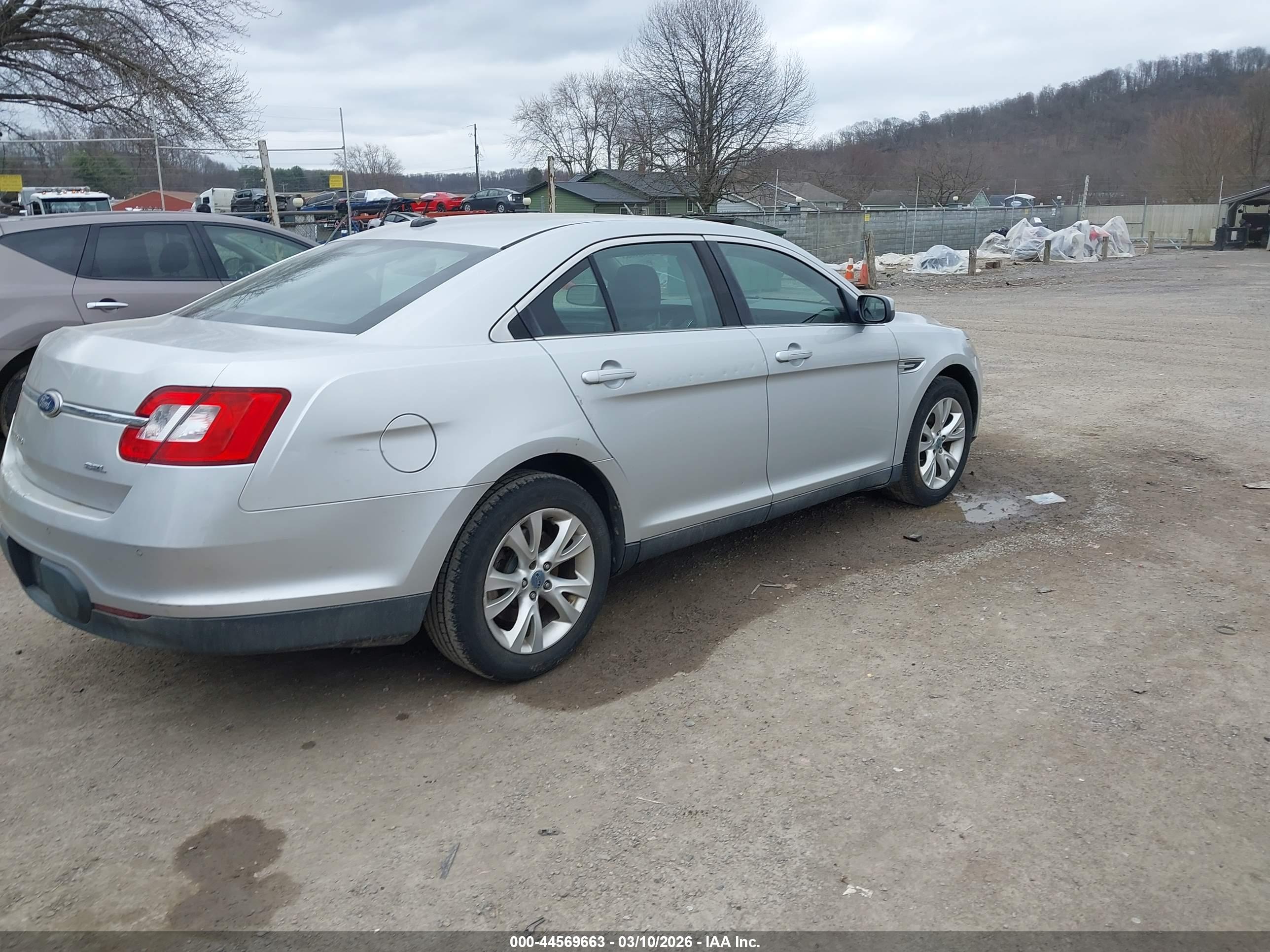 FORD TAURUS image 4