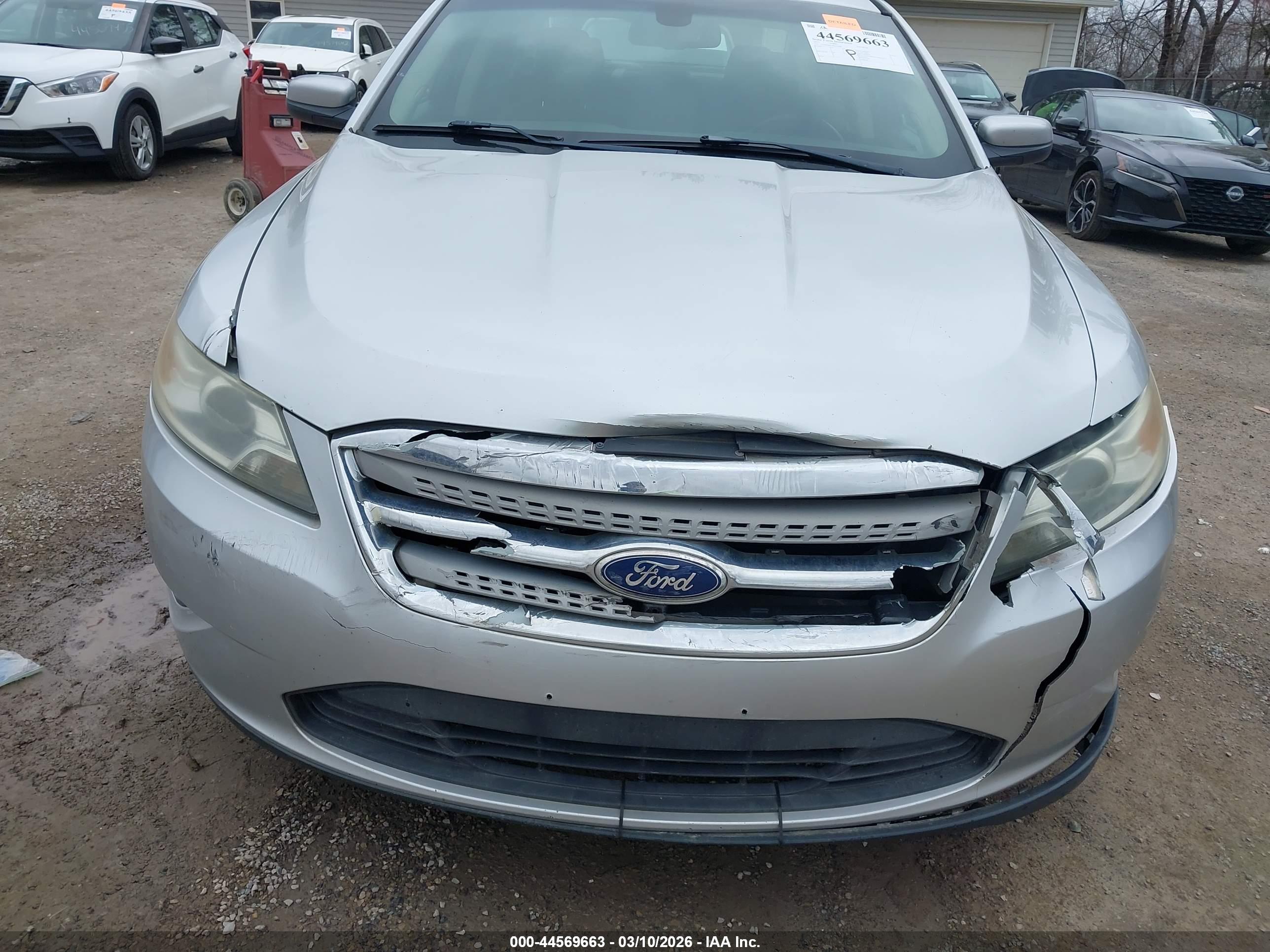 FORD TAURUS image 6