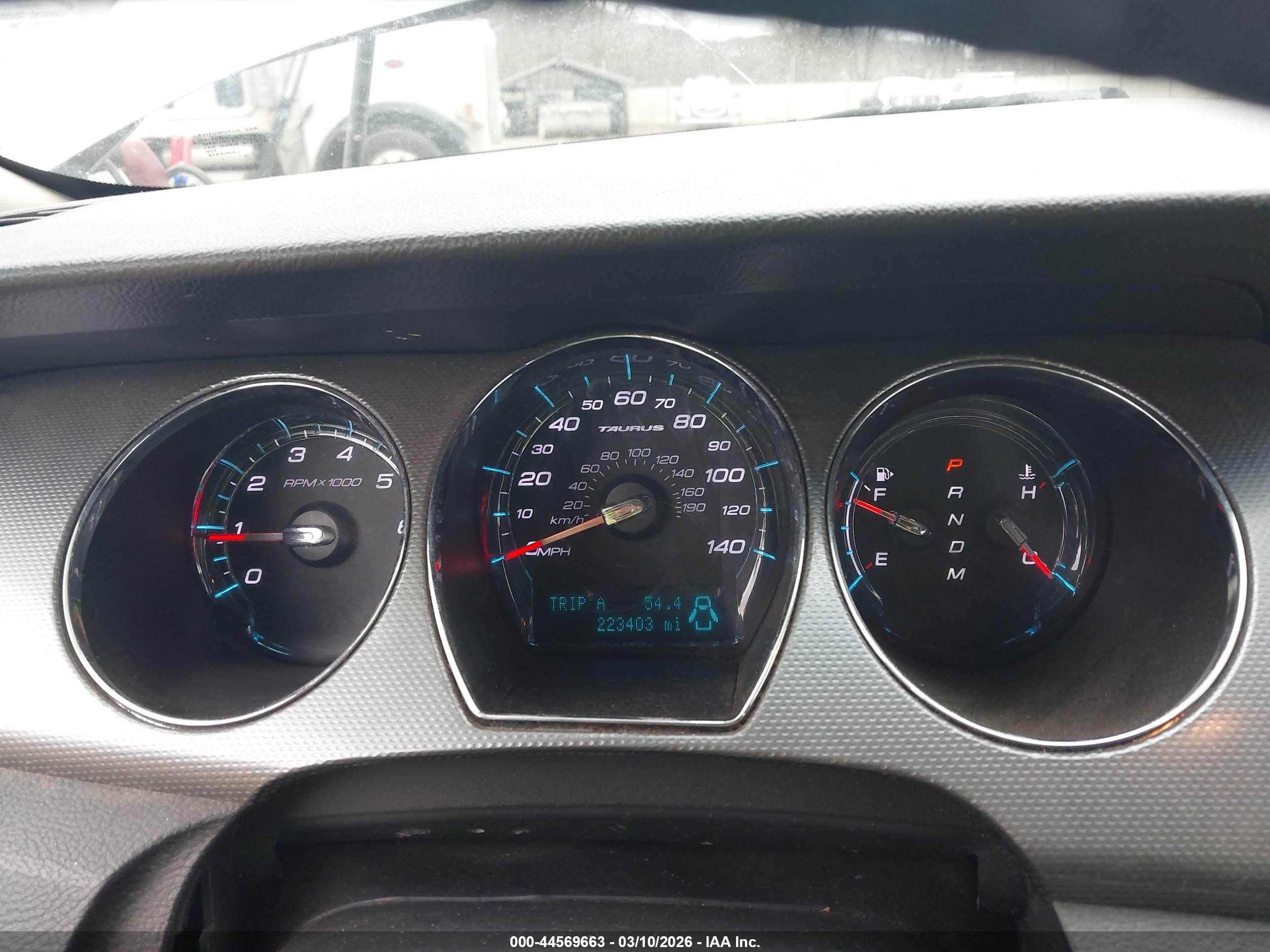 FORD TAURUS image 7