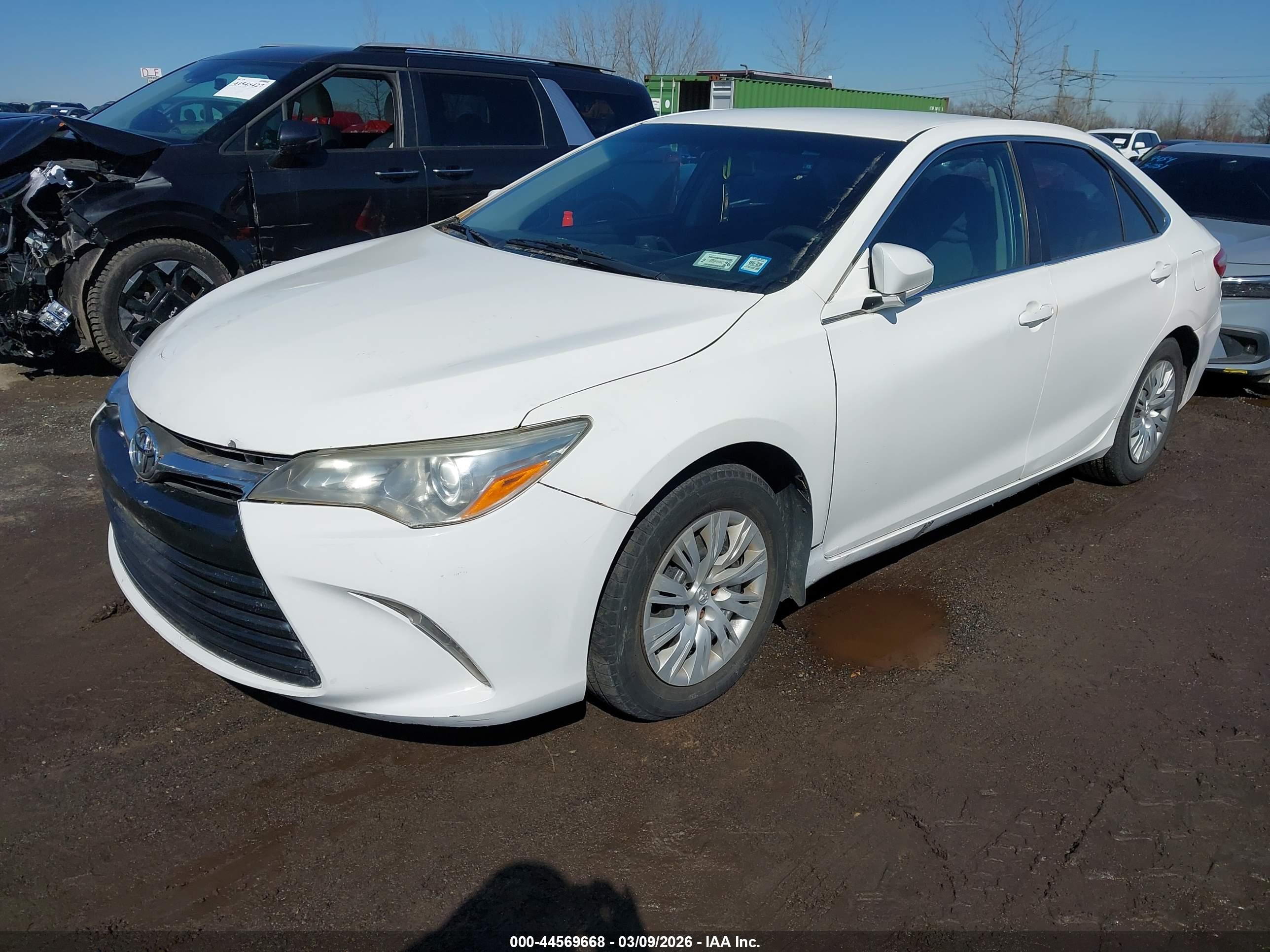 TOYOTA CAMRY image 2