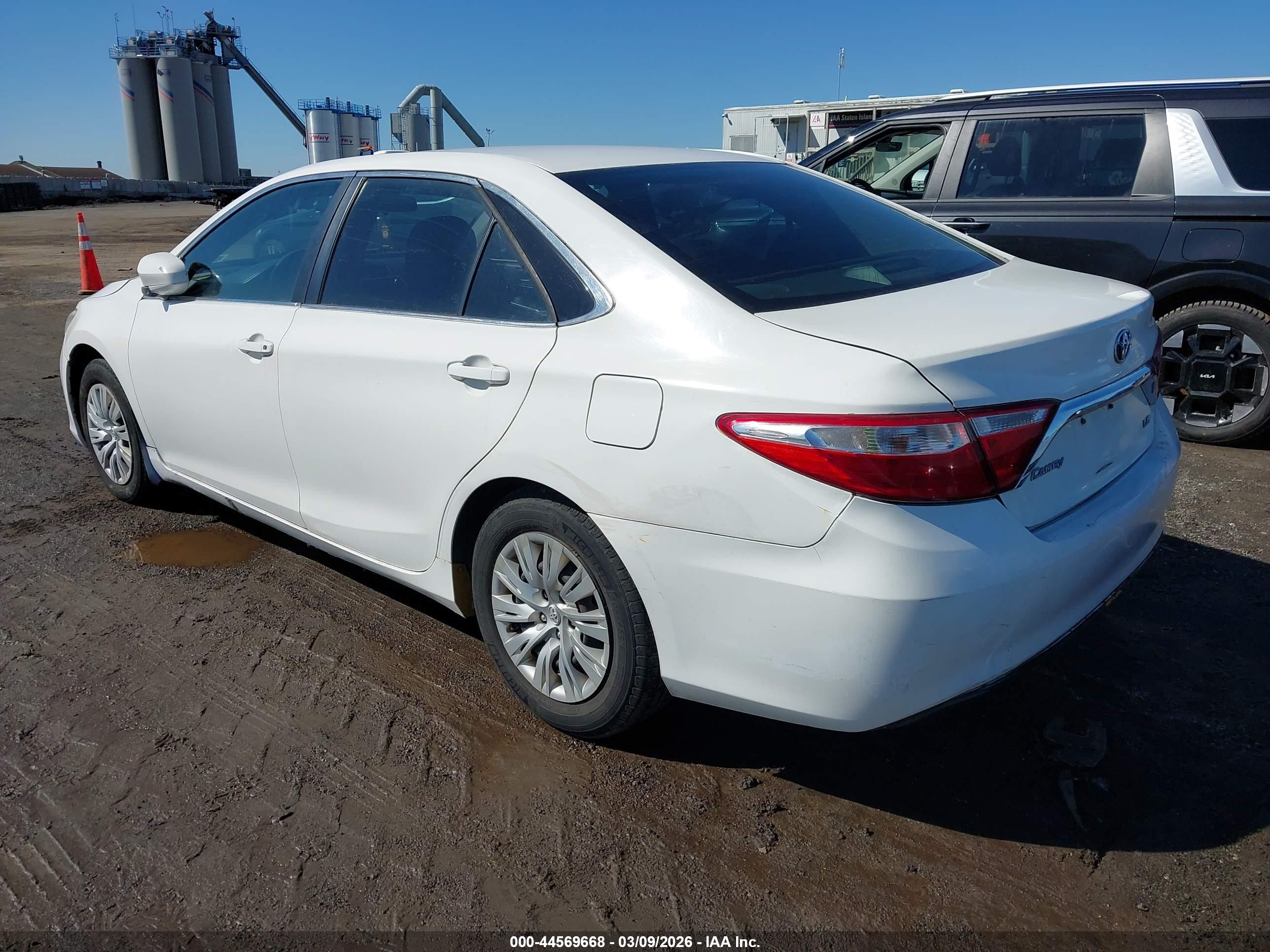 TOYOTA CAMRY image 3