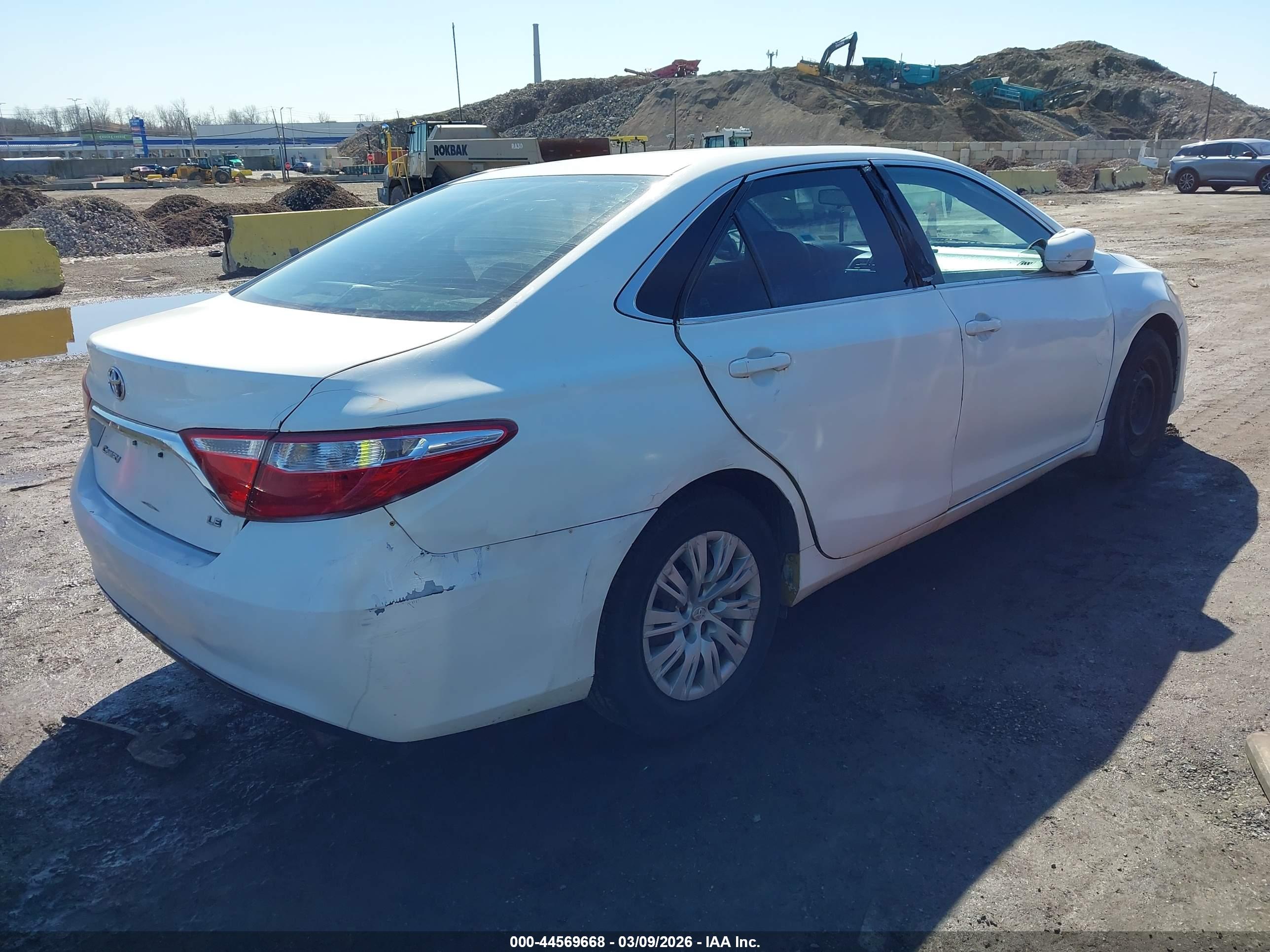 TOYOTA CAMRY image 4