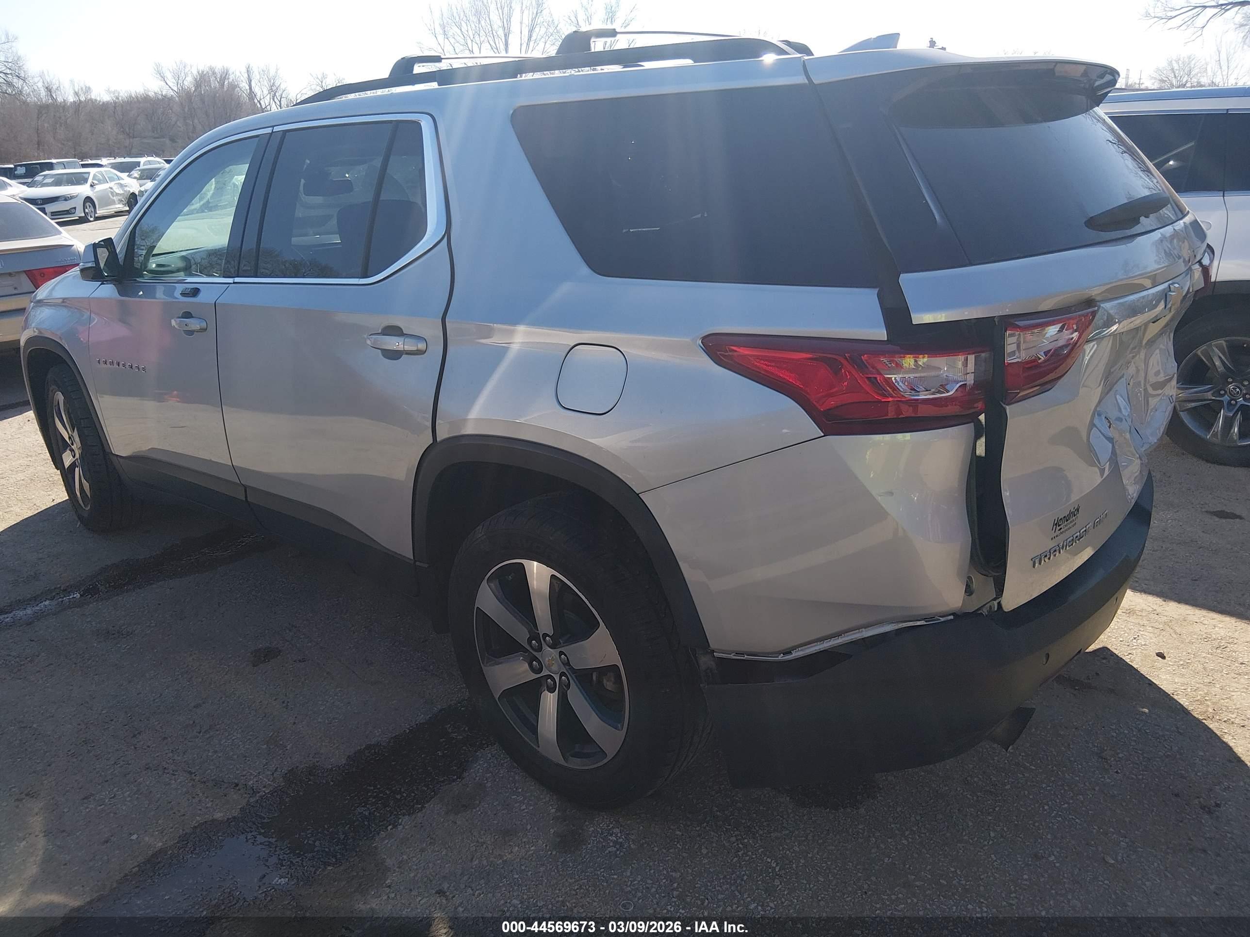 CHEVROLET TRAVERSE image 3