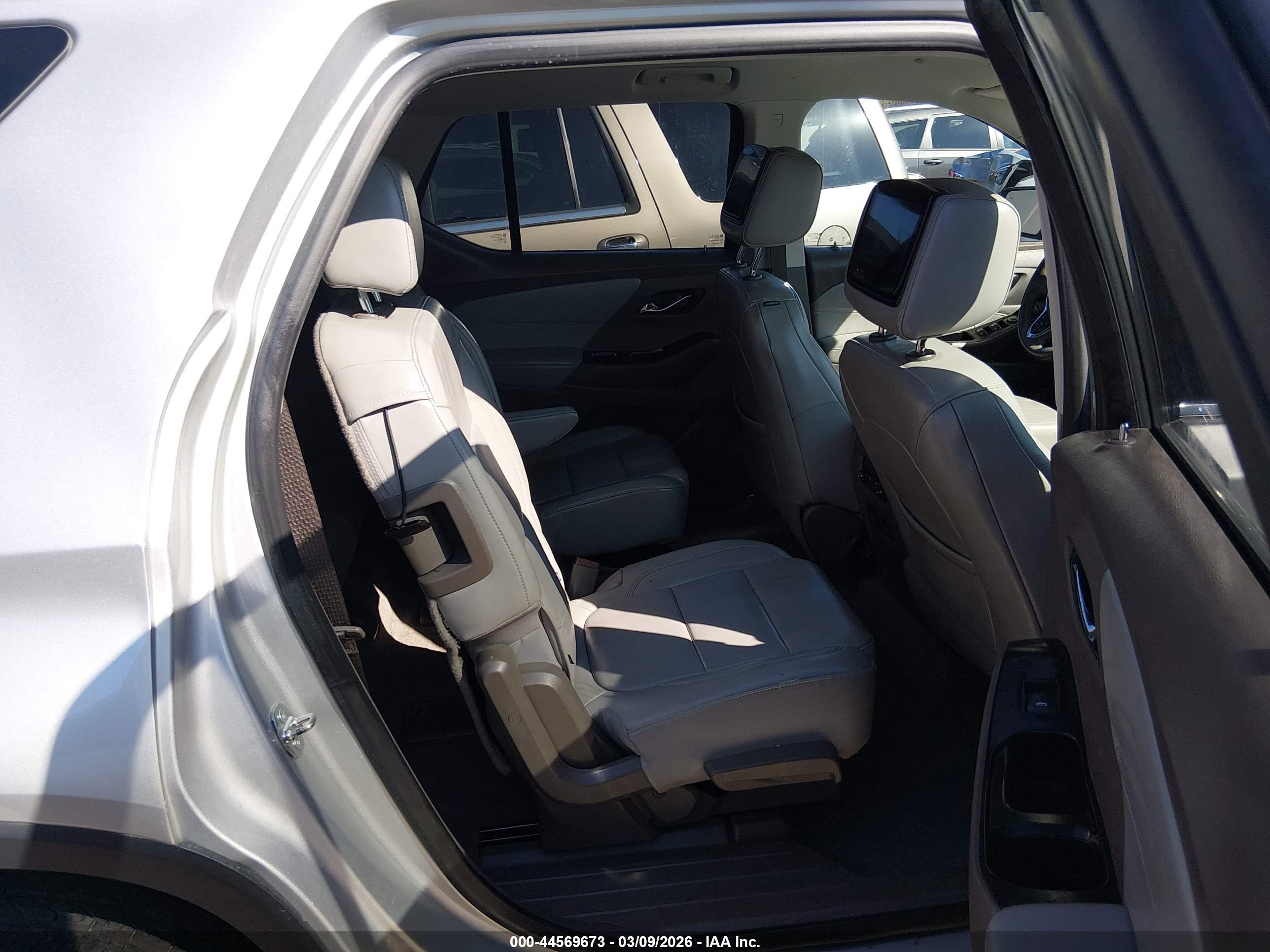 CHEVROLET TRAVERSE image 8